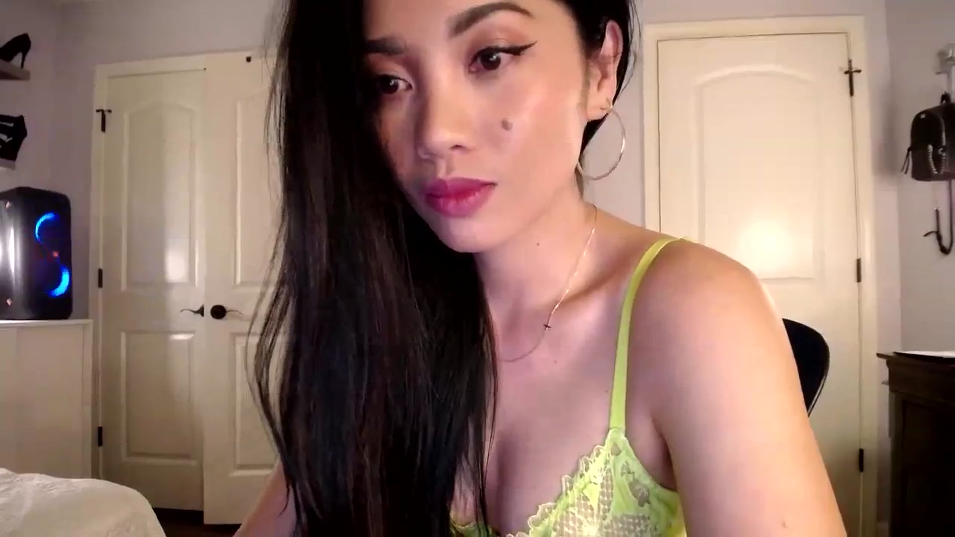 Gallery image thumbnail from AsianLuv_4U's myfreecams stream on, 03/06/2024, 24:00 image 20 of 20