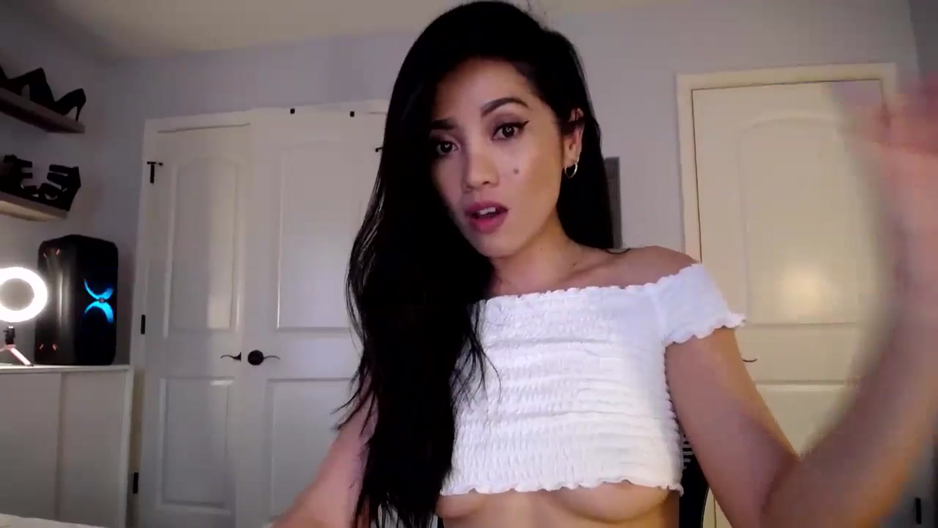 Gallery image thumbnail from AsianLuv_4U's myfreecams stream on, 03/25/2024, 19:59 image 7 of 20