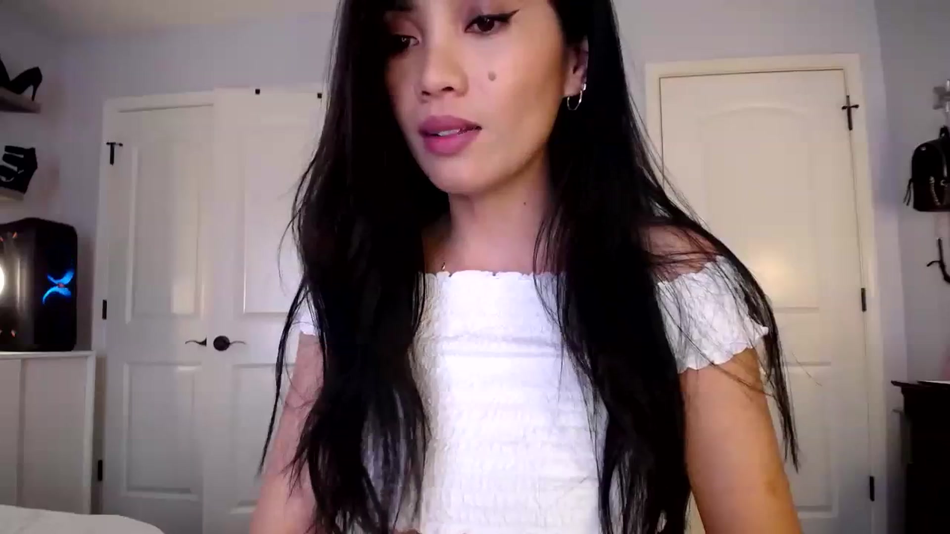 Gallery image thumbnail from AsianLuv_4U's myfreecams stream on, 03/25/2024, 19:59 image 2 of 20