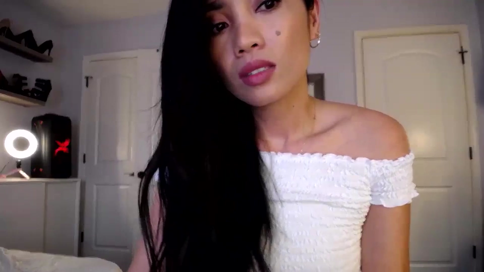 Gallery image thumbnail from AsianLuv_4U's myfreecams stream on, 03/25/2024, 19:59 image 11 of 20