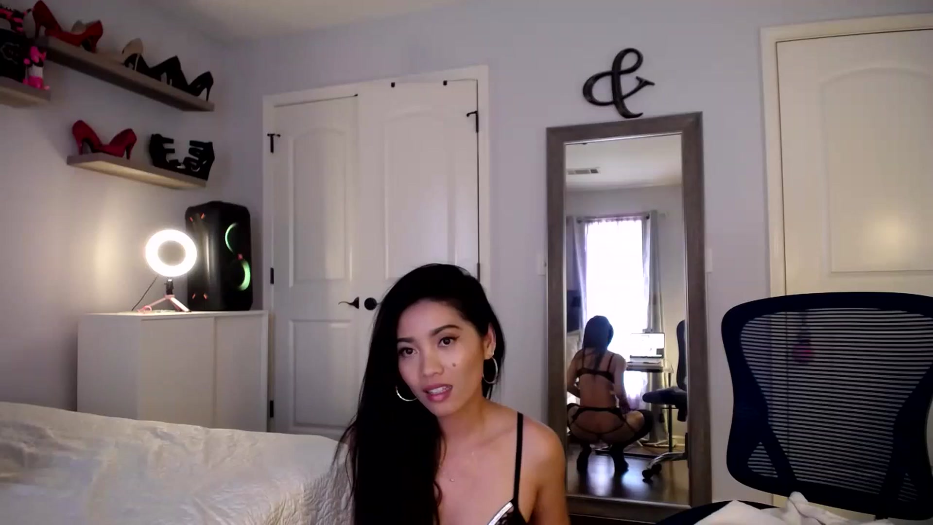 Gallery image thumbnail from AsianLuv_4U's myfreecams stream on, 03/28/2024, 19:16 image 11 of 20