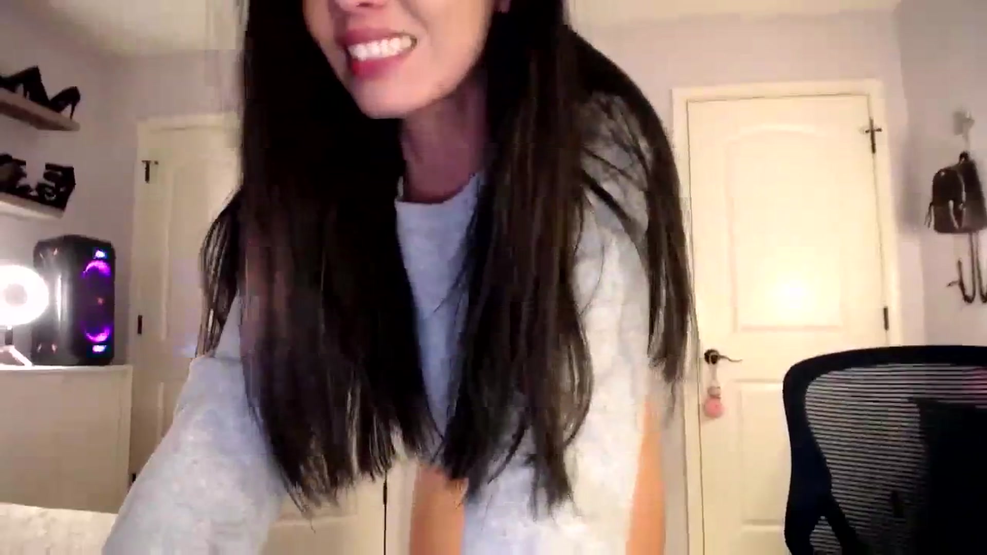 Gallery image thumbnail from AsianLuv_4U's myfreecams stream on, 04/04/2024, 18:20 image 17 of 20