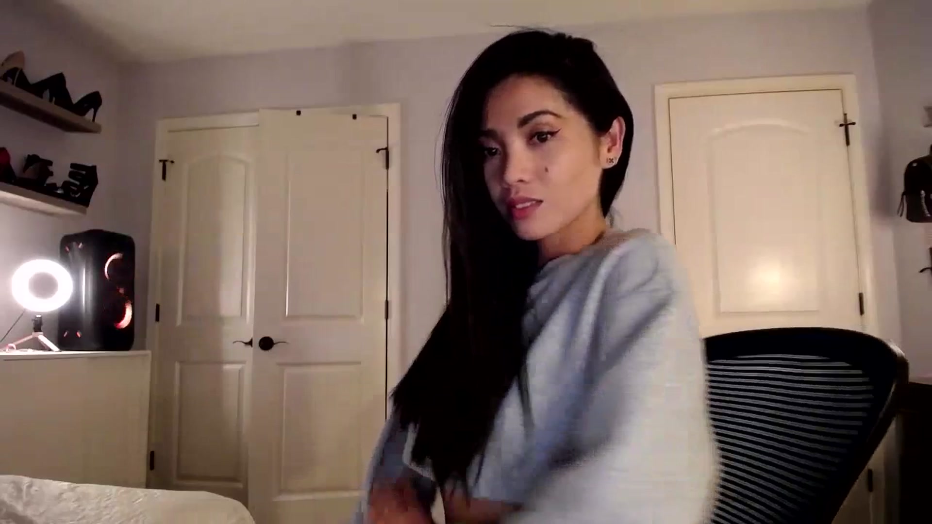 Gallery image thumbnail from AsianLuv_4U's myfreecams stream on, 04/04/2024, 18:20 image 4 of 20