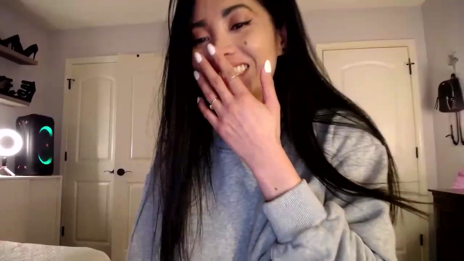 Gallery image thumbnail from AsianLuv_4U's myfreecams stream on, 04/04/2024, 18:20 image 12 of 20