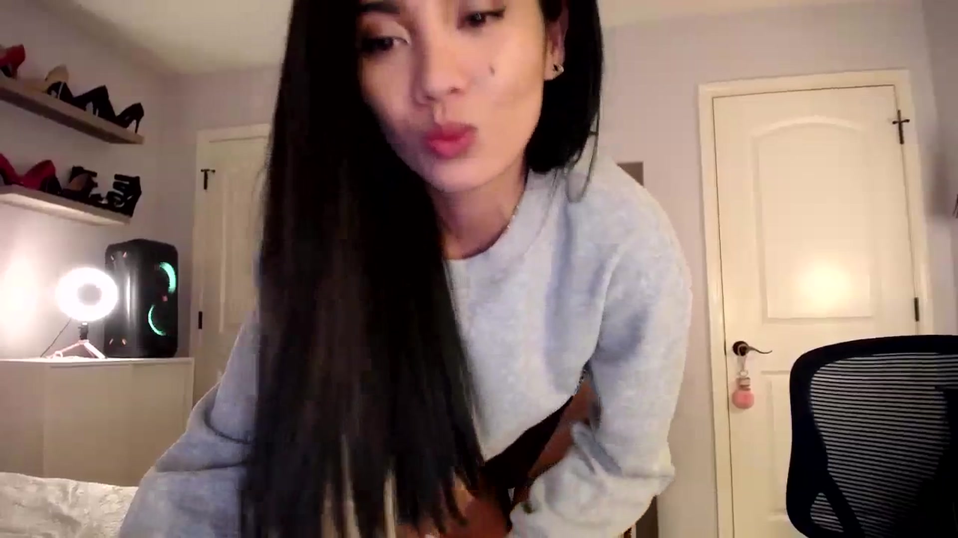 Gallery image thumbnail from AsianLuv_4U's myfreecams stream on, 04/04/2024, 18:20 image 9 of 20