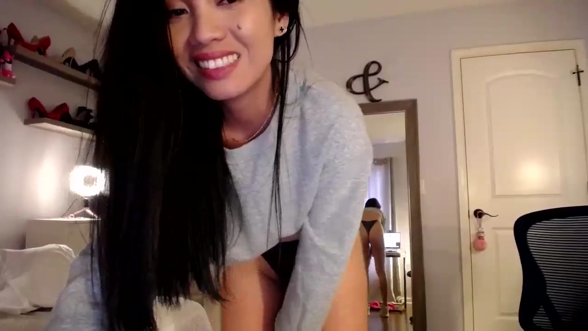 Gallery image thumbnail from AsianLuv_4U's myfreecams stream on, 04/04/2024, 19:22 image 8 of 20