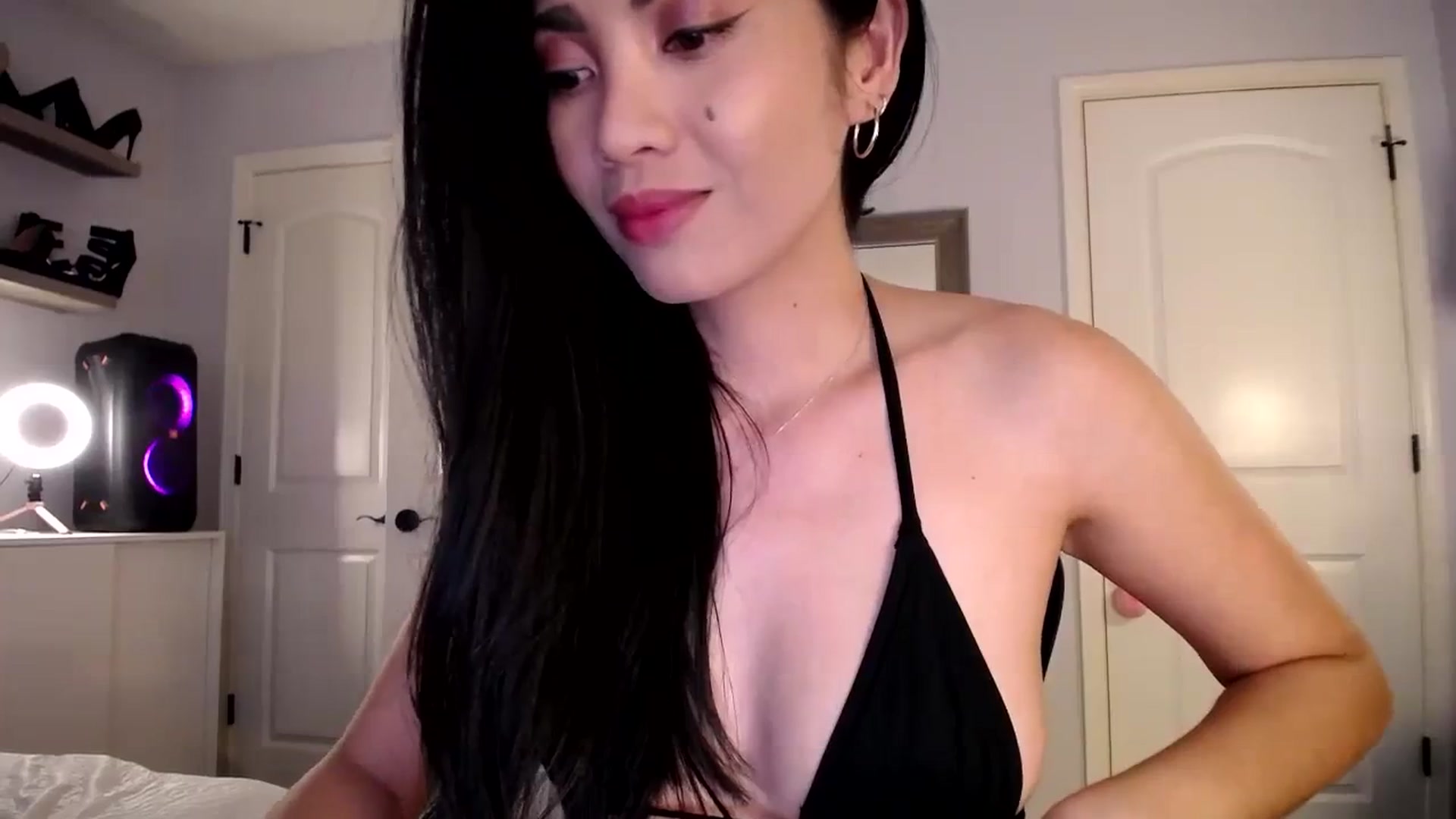 Gallery image thumbnail from AsianLuv_4U's myfreecams stream on, 04/08/2024, 19:12 image 8 of 20