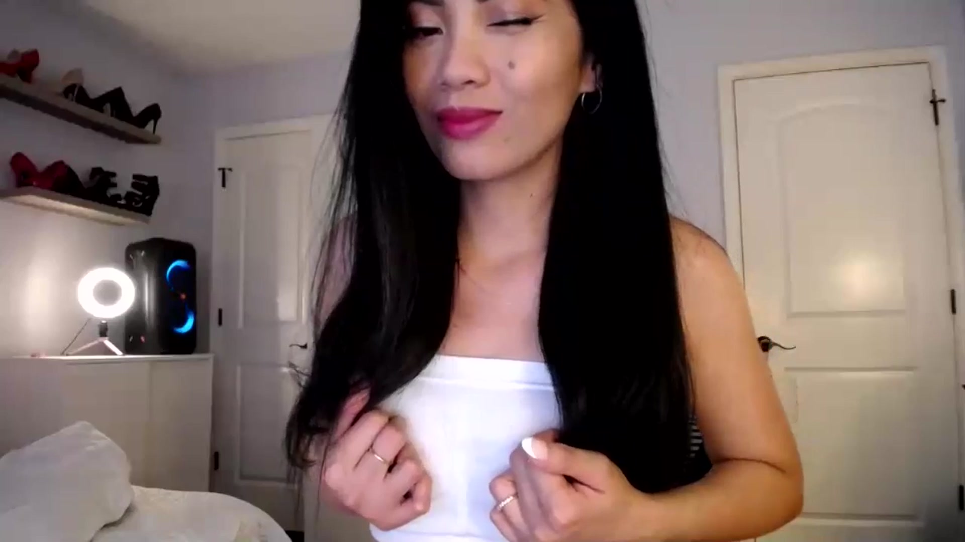 Gallery image thumbnail from AsianLuv_4U's myfreecams stream on, 04/22/2024, 19:51 image 5 of 20