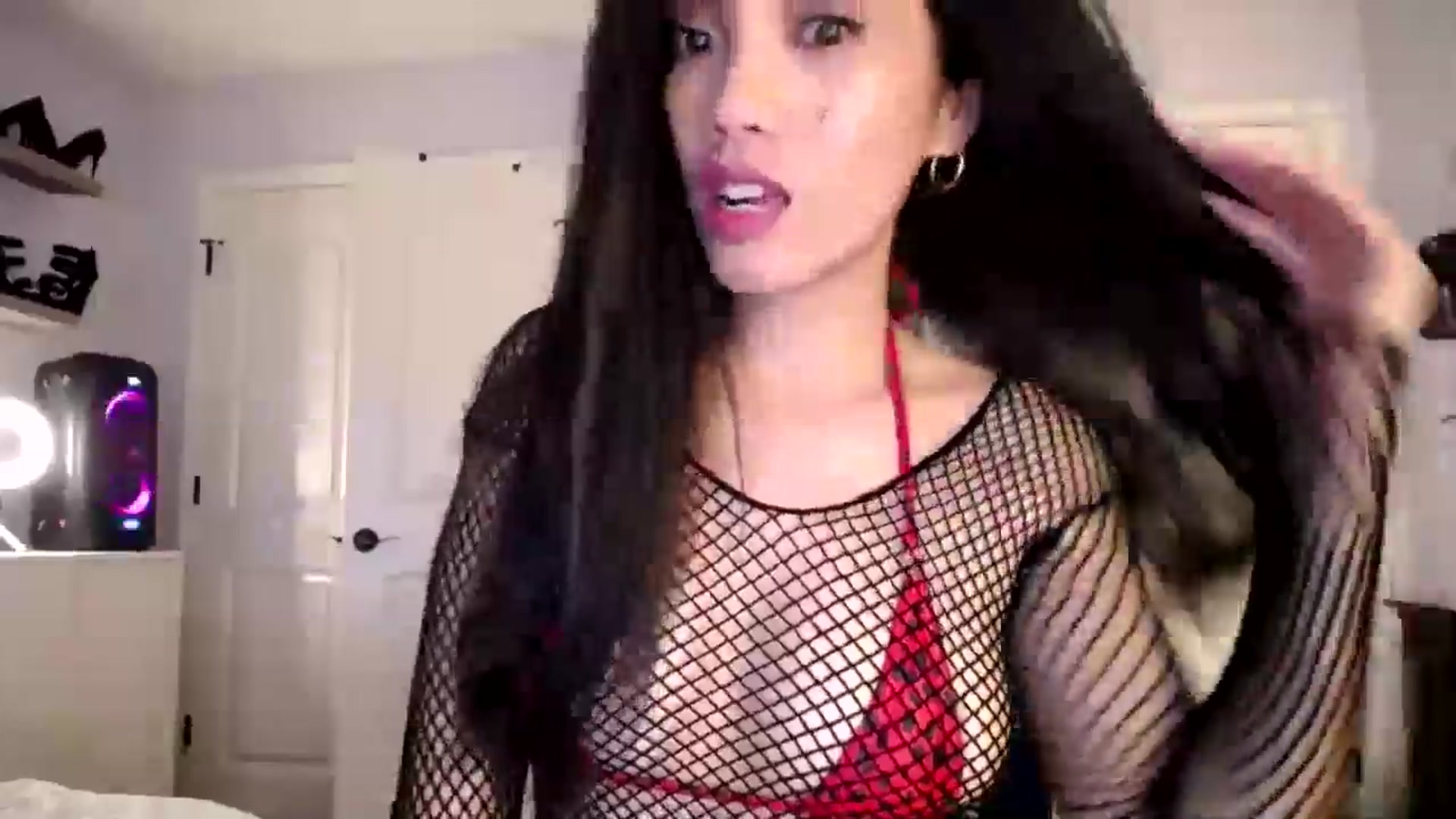 Gallery image thumbnail from AsianLuv_4U's myfreecams stream on, 04/25/2024, 19:10 image 13 of 20