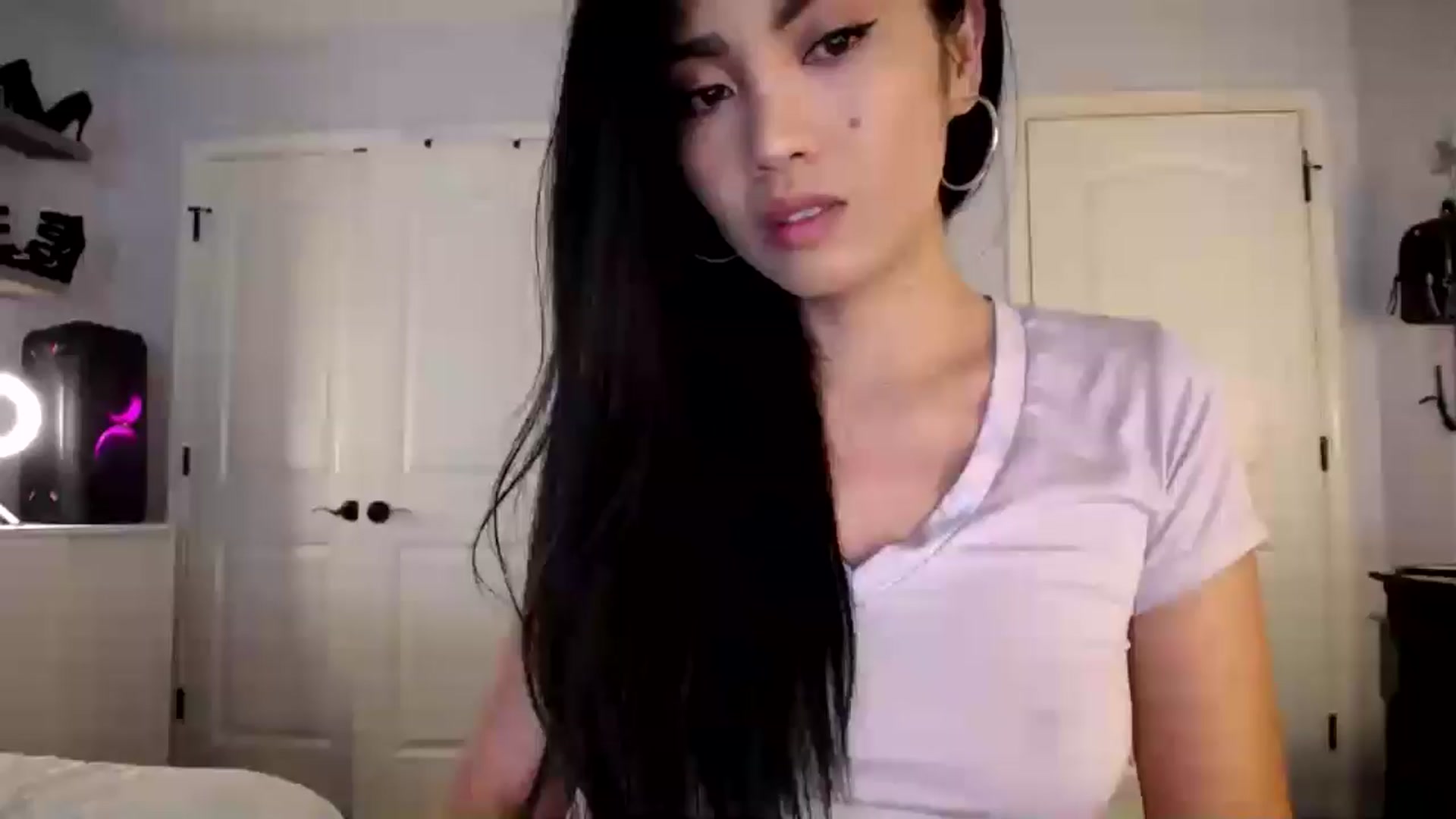 Gallery image thumbnail from AsianLuv_4U's myfreecams stream on, 05/16/2024, 15:07 image 9 of 20
