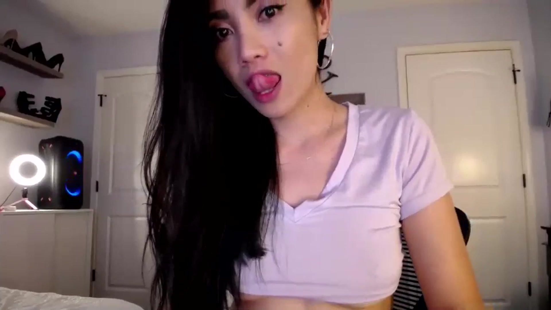 Gallery image thumbnail from AsianLuv_4U's myfreecams stream on, 05/16/2024, 18:36 image 19 of 20