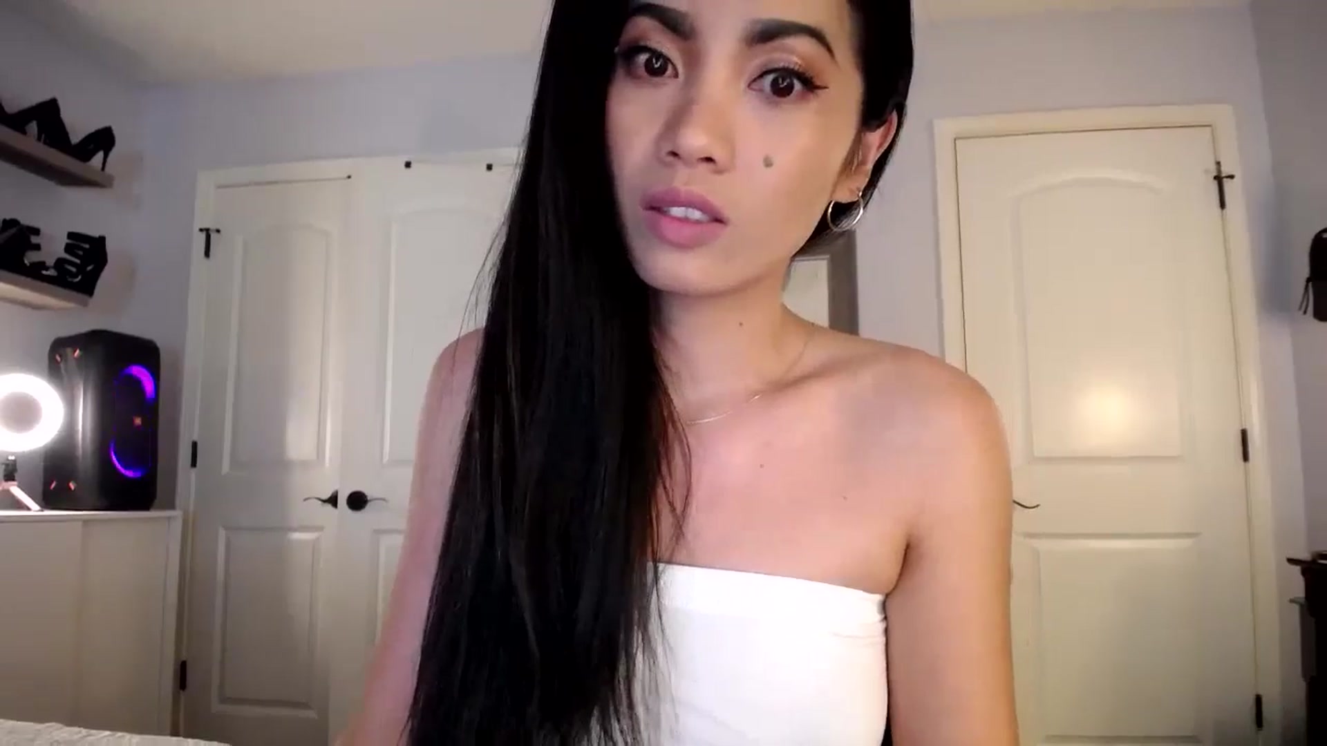 Gallery image thumbnail from AsianLuv_4U's myfreecams stream on, 05/20/2024, 15:20 image 17 of 20