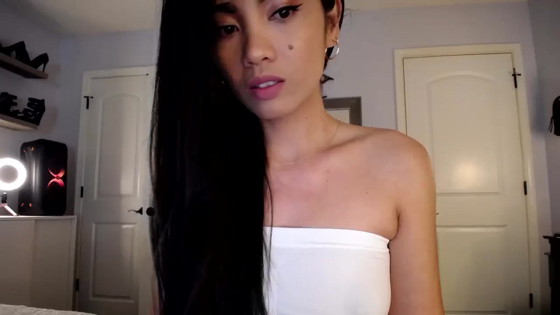Gallery image thumbnail from AsianLuv_4U's myfreecams stream on, 05/20/2024, 15:20 image 13 of 20