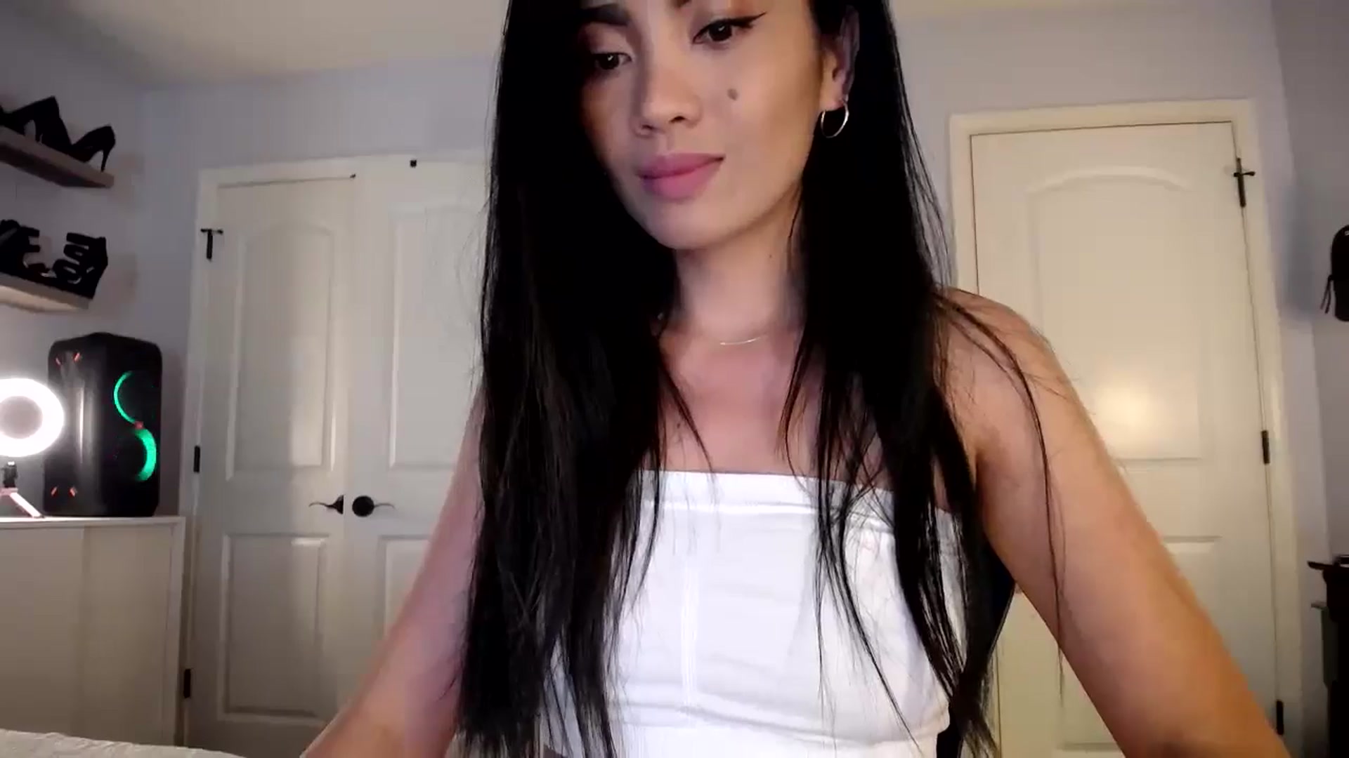 Gallery image thumbnail from AsianLuv_4U's myfreecams stream on, 05/20/2024, 15:20 image 10 of 20