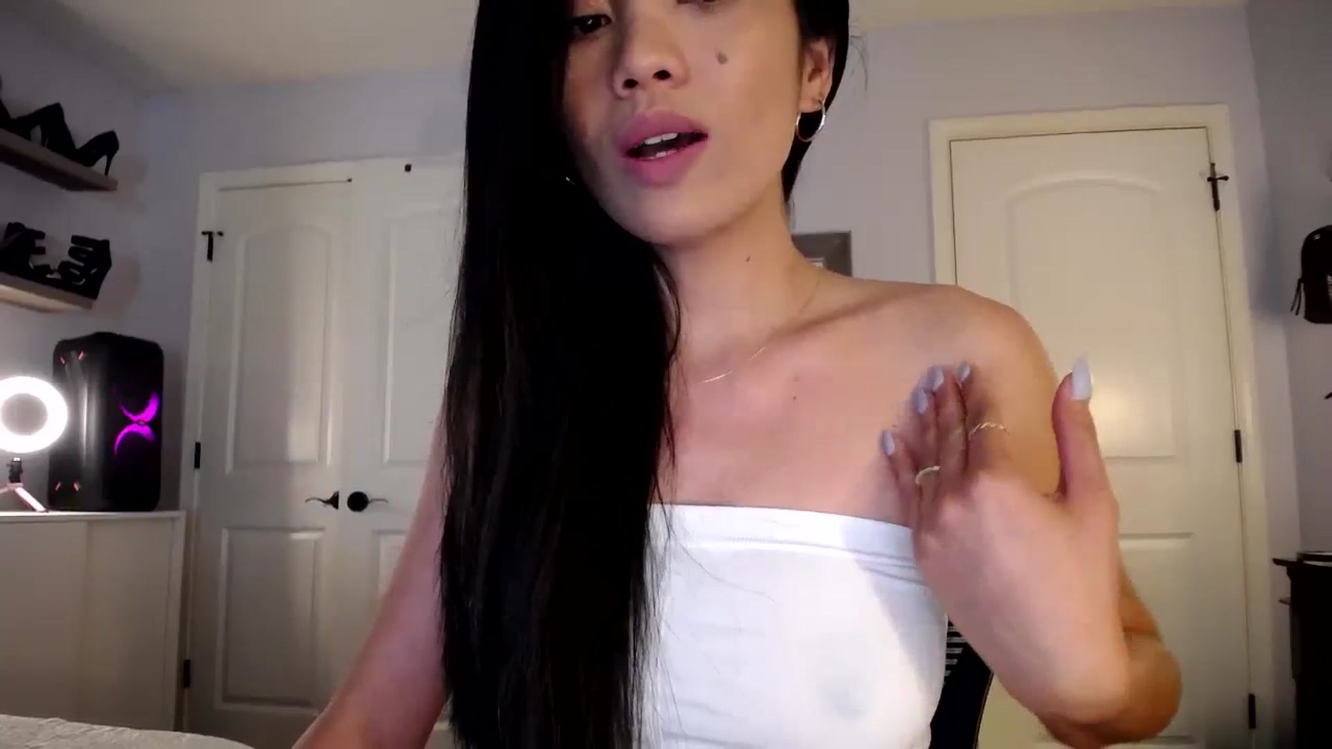 Gallery image thumbnail from AsianLuv_4U's myfreecams stream on, 05/20/2024, 15:20 image 4 of 20