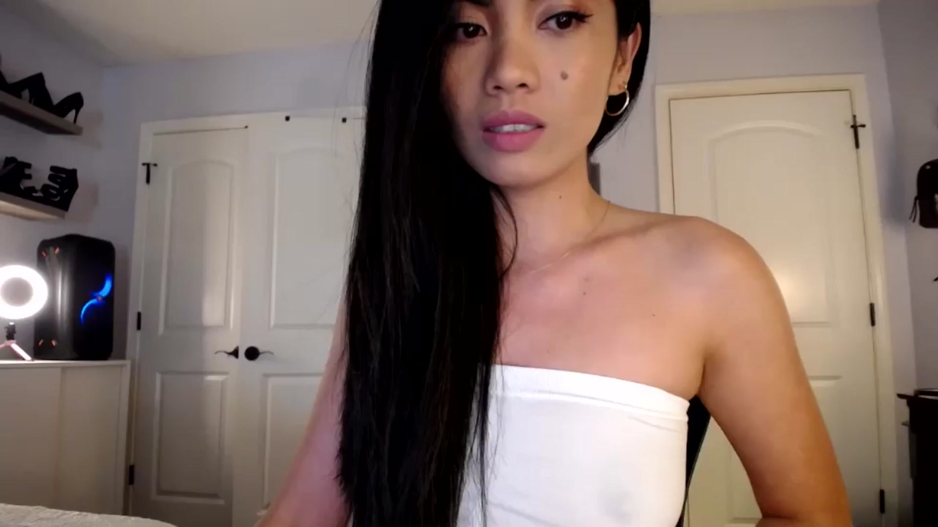 Gallery image thumbnail from AsianLuv_4U's myfreecams stream on, 05/20/2024, 15:20 image 6 of 20