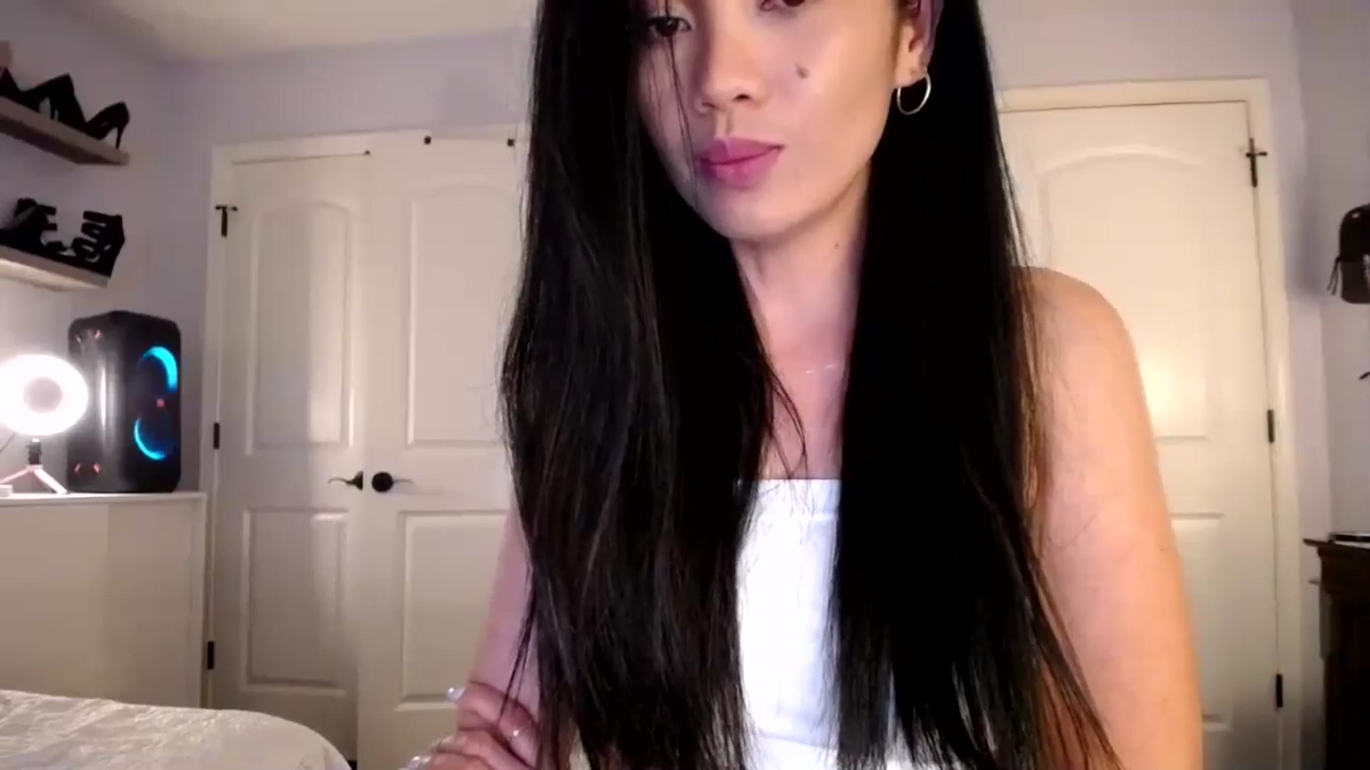 Gallery image thumbnail from AsianLuv_4U's myfreecams stream on, 05/20/2024, 17:25 image 6 of 20
