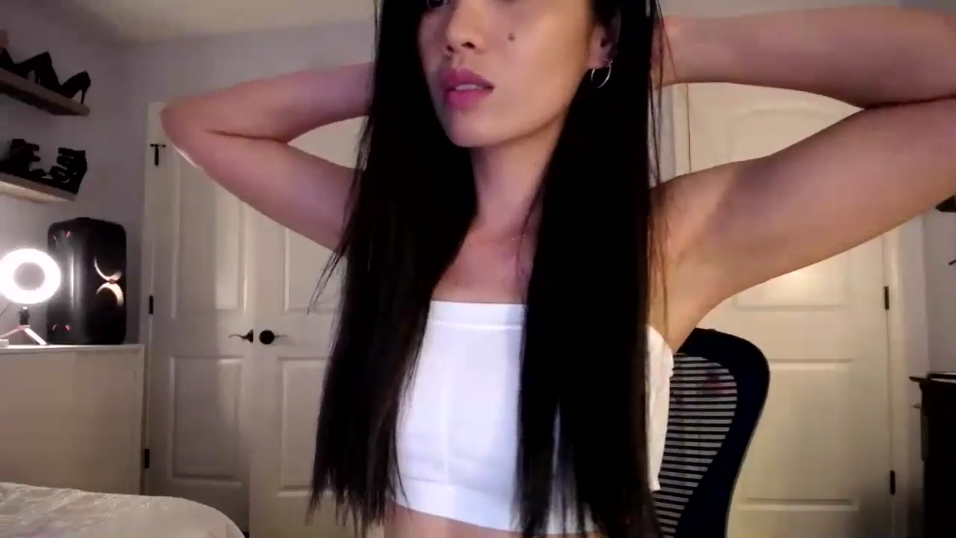 Gallery image thumbnail from AsianLuv_4U's myfreecams stream on, 05/20/2024, 17:25 image 7 of 20