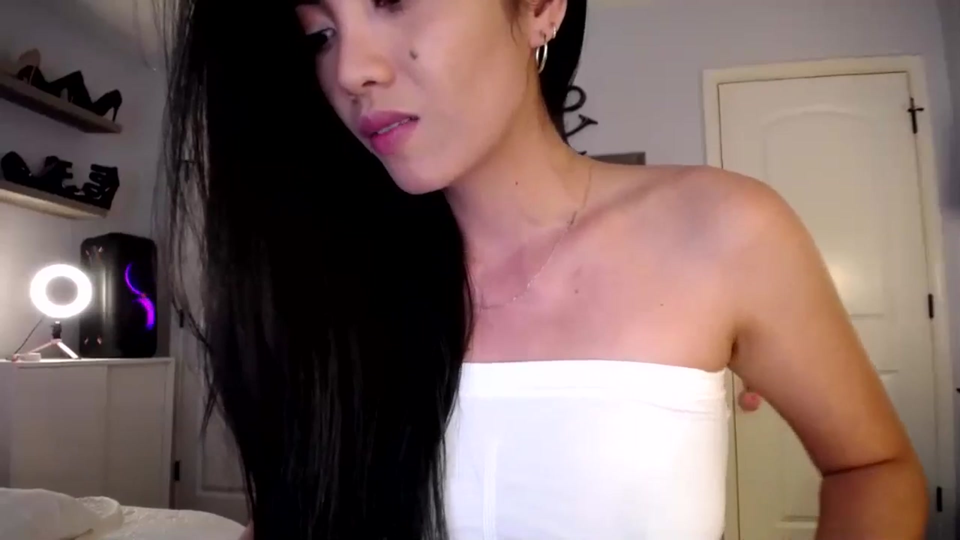 Gallery image thumbnail from AsianLuv_4U's myfreecams stream on, 05/20/2024, 18:57 image 15 of 20