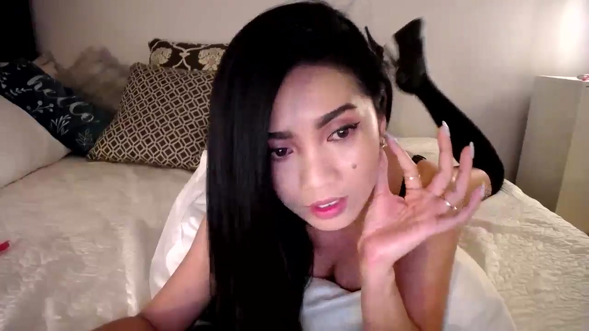 Gallery image thumbnail from AsianLuv_4U's myfreecams stream on, 05/22/2024, 24:02 image 15 of 20