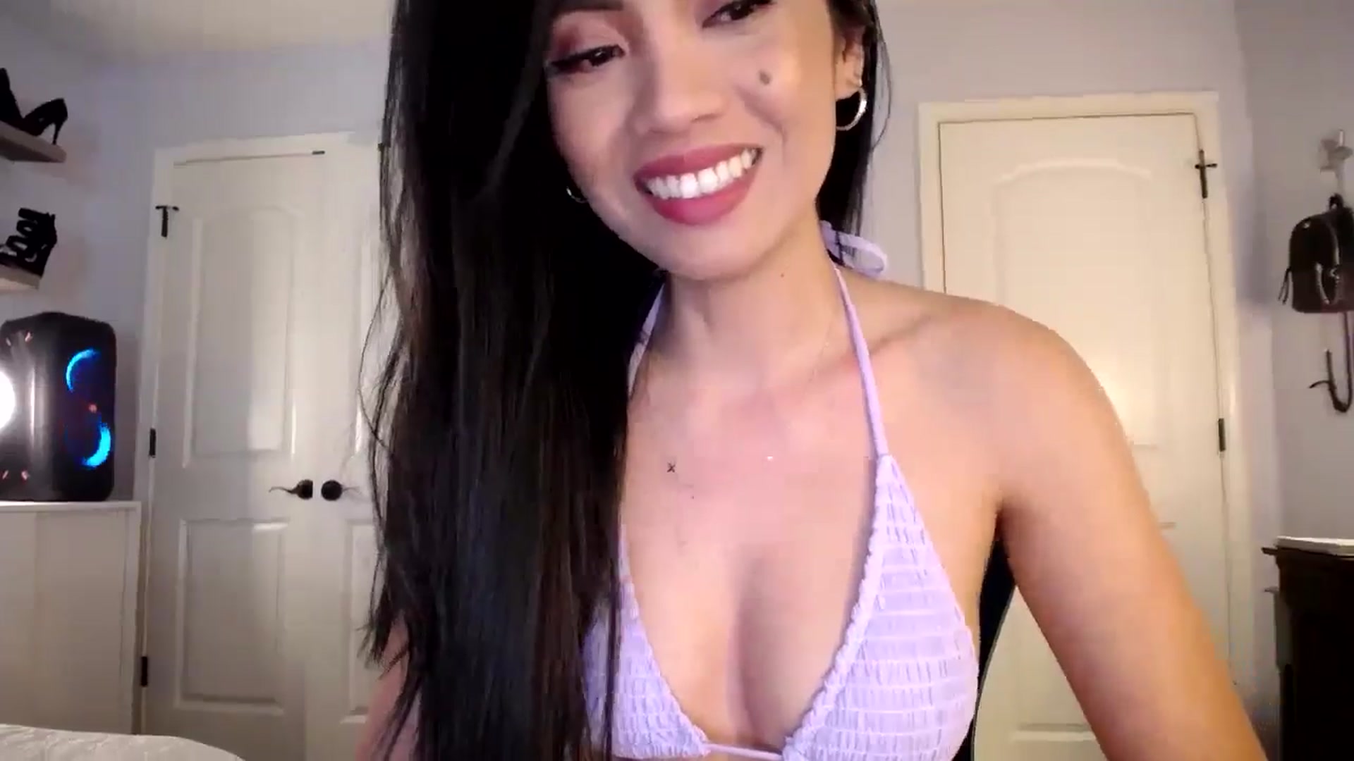 Gallery image thumbnail from AsianLuv_4U's myfreecams stream on, 06/10/2024, 15:56 image 8 of 20