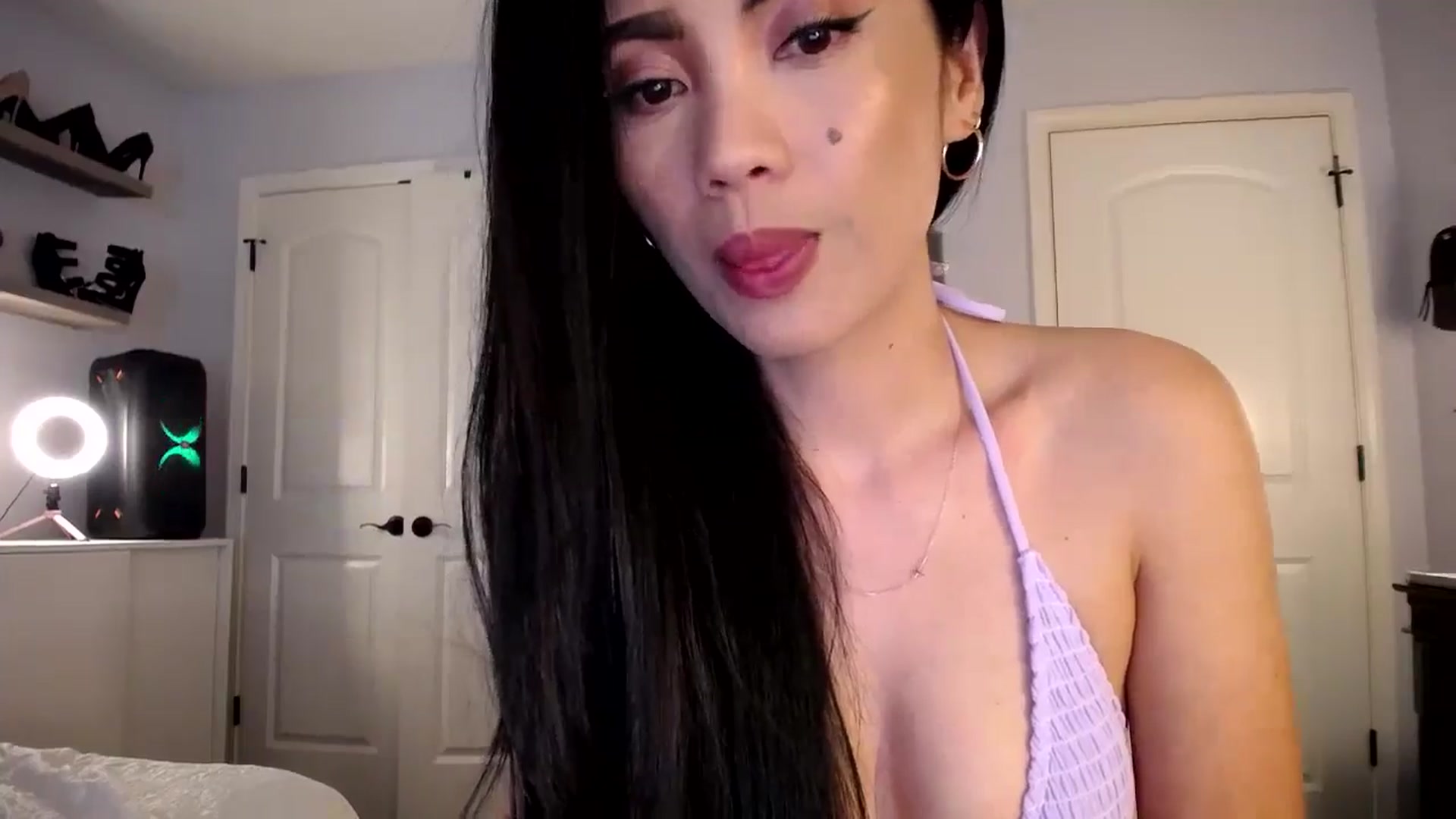 Gallery image thumbnail from AsianLuv_4U's myfreecams stream on, 06/10/2024, 16:50 image 10 of 20