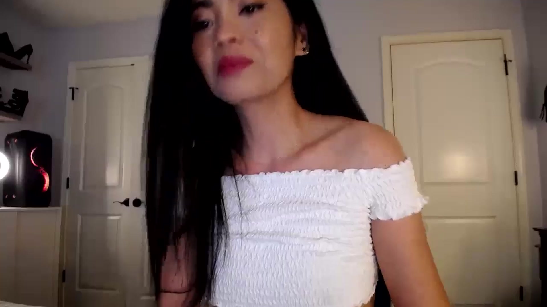 Gallery image thumbnail from AsianLuv_4U's myfreecams stream on, 06/20/2024, 15:39 image 4 of 20