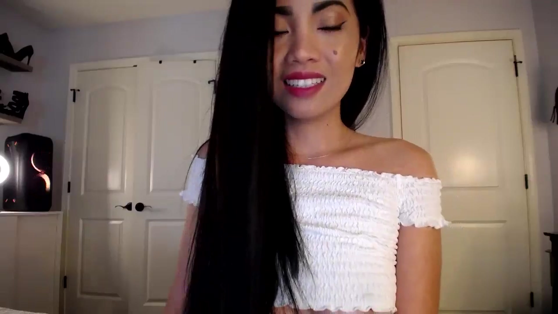 Gallery image thumbnail from AsianLuv_4U's myfreecams stream on, 06/20/2024, 15:39 image 5 of 20