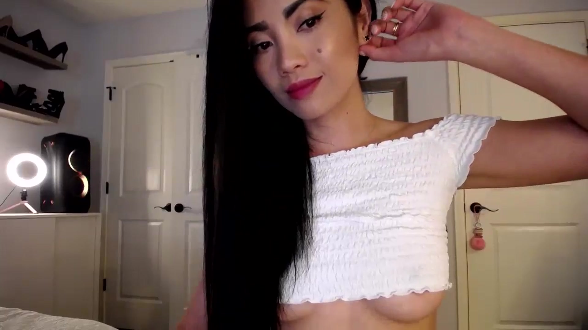 Gallery image thumbnail from AsianLuv_4U's myfreecams stream on, 06/20/2024, 15:39 image 16 of 20