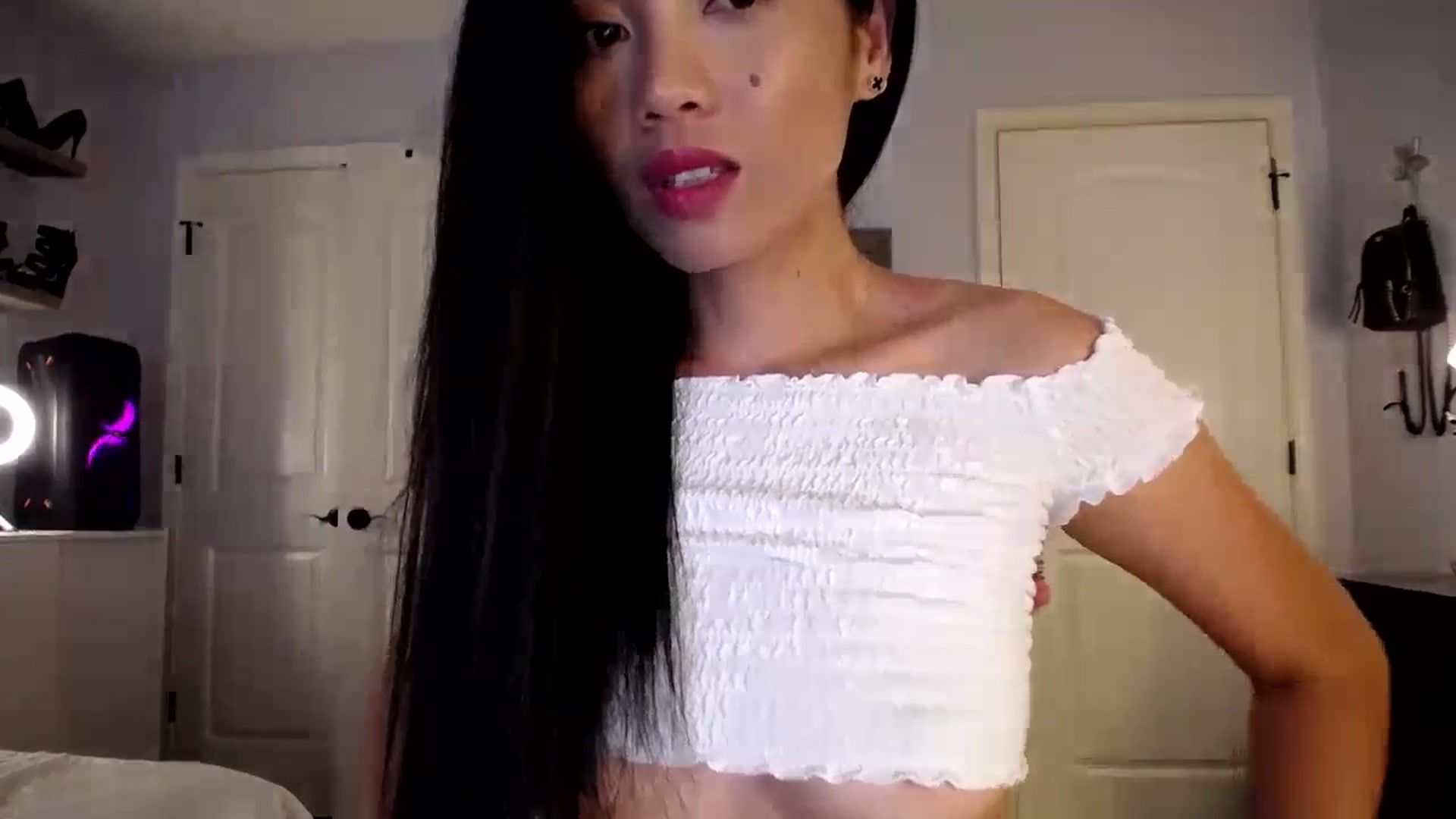 Gallery image thumbnail from AsianLuv_4U's myfreecams stream on, 06/20/2024, 17:35 image 18 of 20