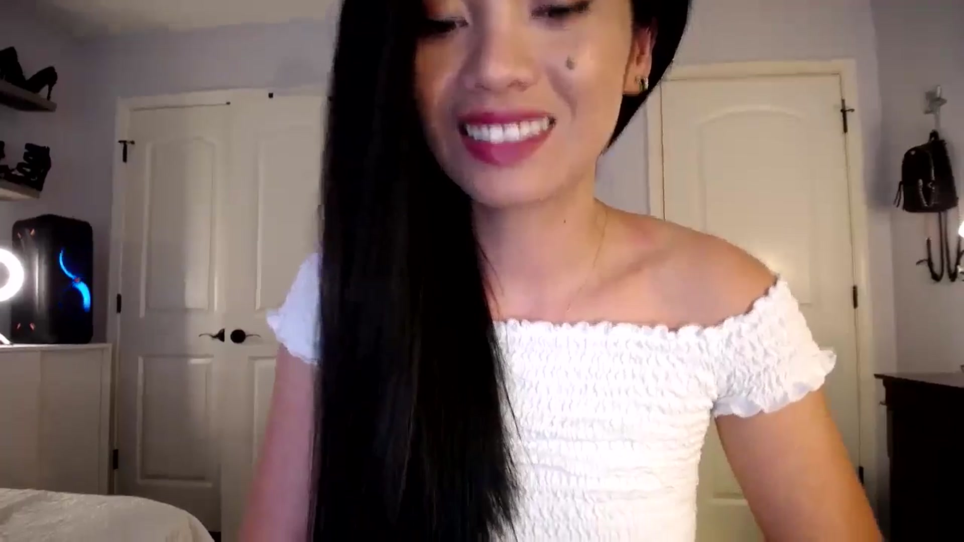 Gallery image thumbnail from AsianLuv_4U's myfreecams stream on, 06/20/2024, 17:35 image 19 of 20