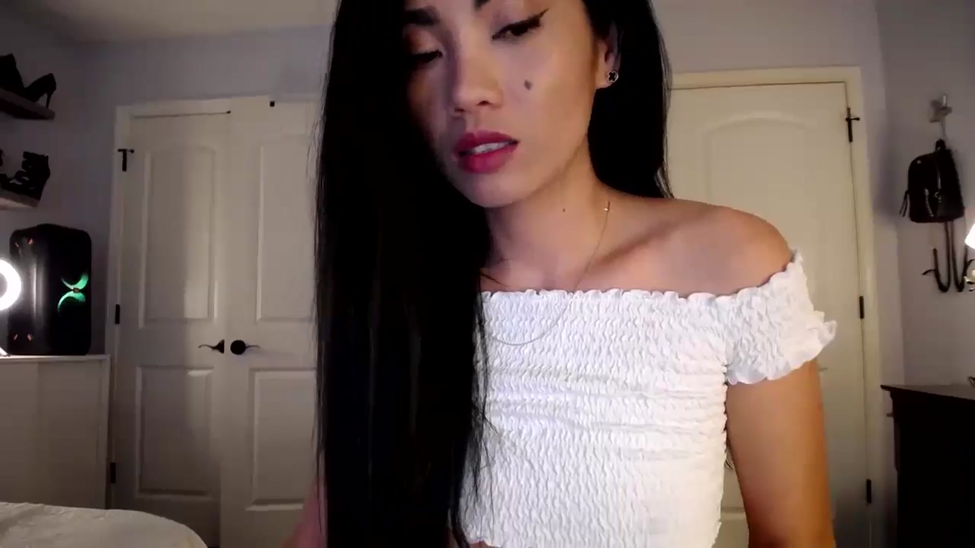 Gallery image thumbnail from AsianLuv_4U's myfreecams stream on, 06/20/2024, 17:35 image 16 of 20