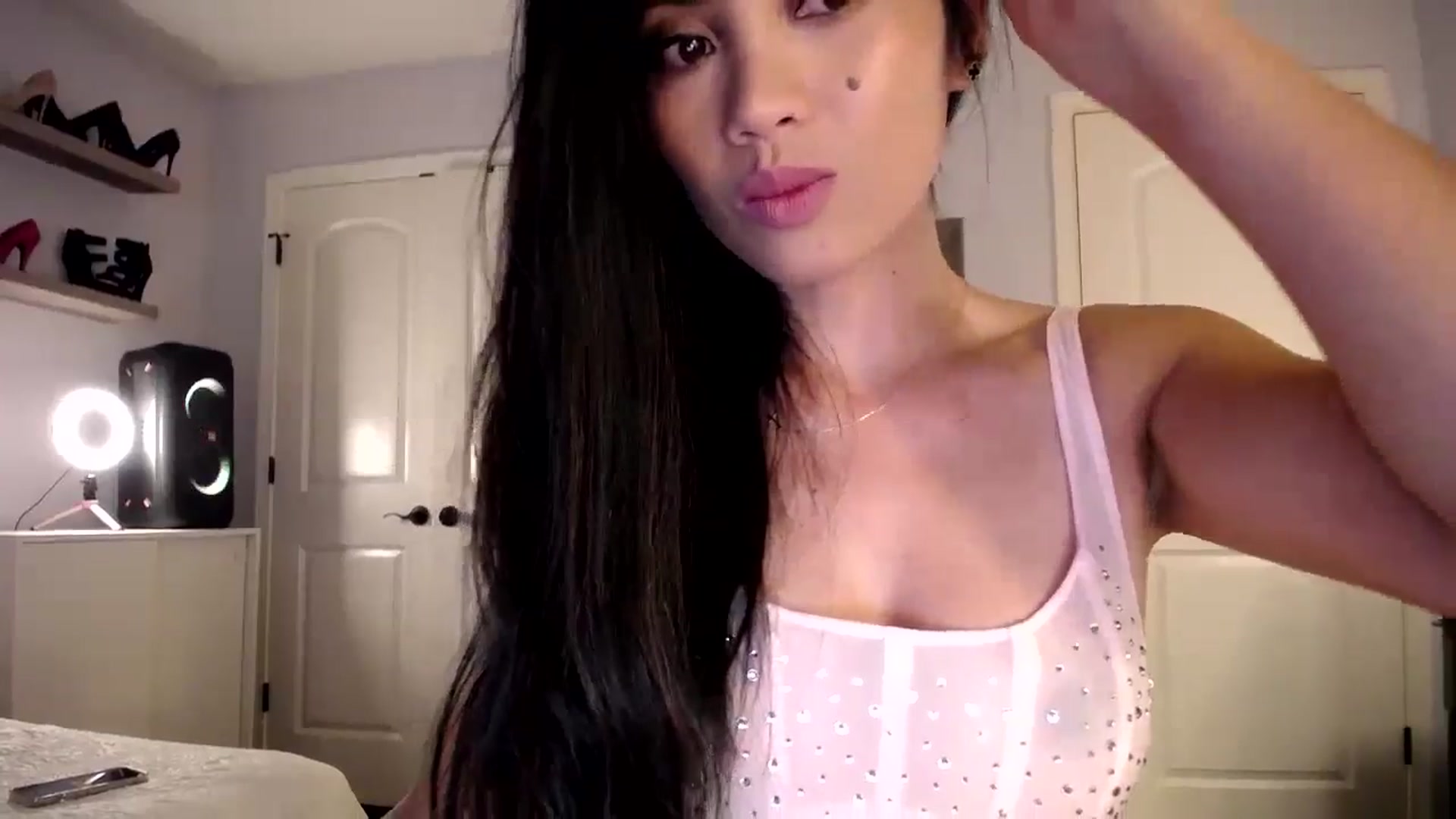Gallery image thumbnail from AsianLuv_4U's myfreecams stream on, 07/06/2024, 22:38 image 6 of 20