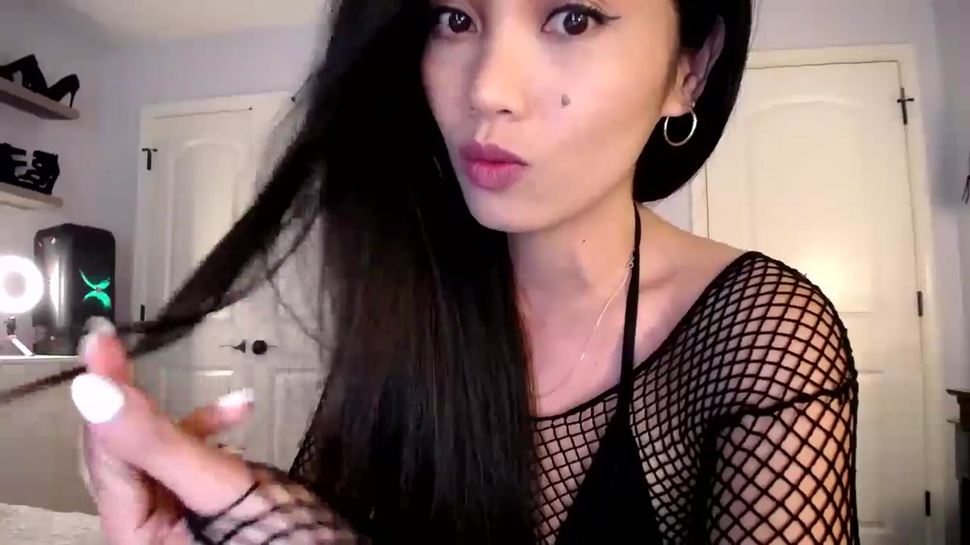 Gallery image thumbnail from AsianLuv_4U's myfreecams stream on, 07/11/2024, 17:53 image 4 of 20