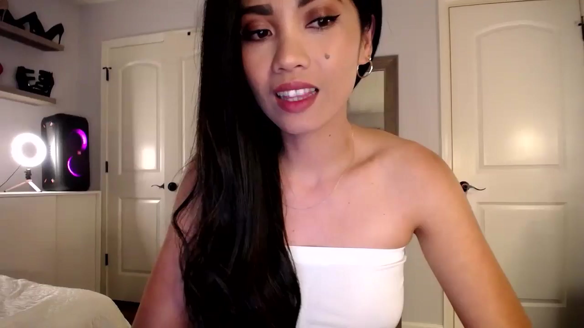 Gallery image thumbnail from AsianLuv_4U's myfreecams stream on, 07/14/2024, 24:16 image 7 of 20