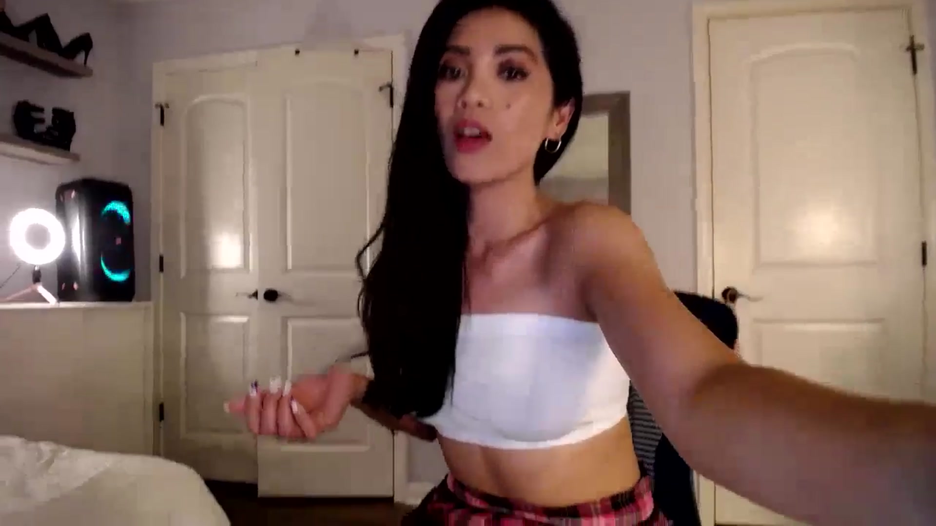 Gallery image thumbnail from AsianLuv_4U's myfreecams stream on, 07/14/2024, 24:16 image 12 of 20