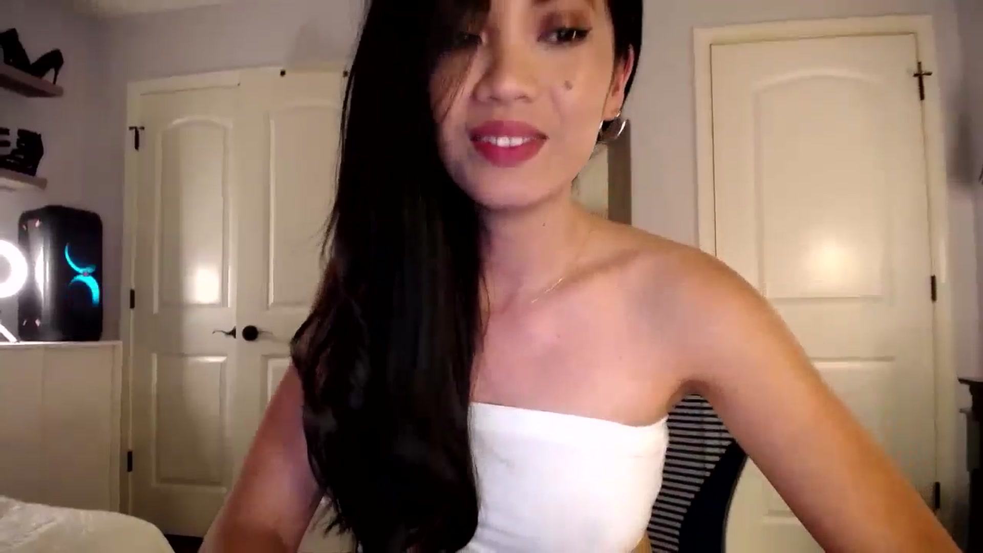 Gallery image thumbnail from AsianLuv_4U's myfreecams stream on, 07/14/2024, 24:16 image 20 of 20