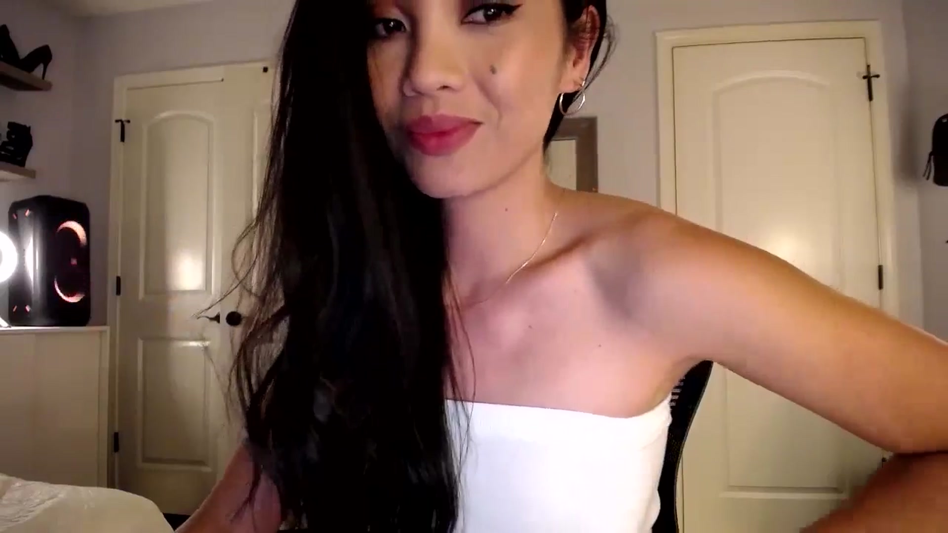 Gallery image thumbnail from AsianLuv_4U's myfreecams stream on, 07/14/2024, 24:16 image 18 of 20