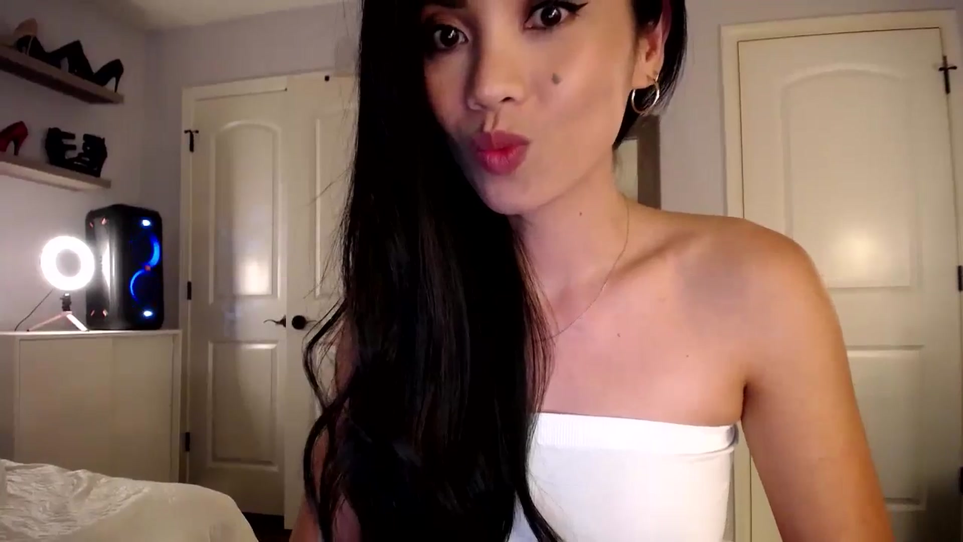 Gallery image thumbnail from AsianLuv_4U's myfreecams stream on, 07/14/2024, 24:16 image 8 of 20