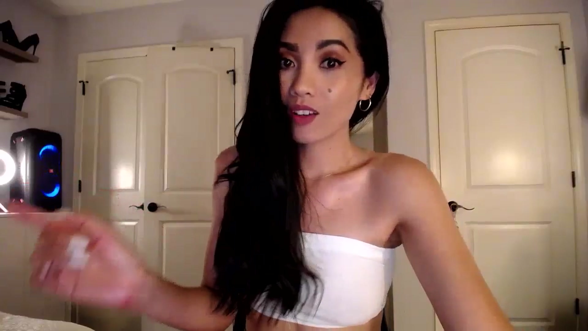 Gallery image thumbnail from AsianLuv_4U's myfreecams stream on, 07/14/2024, 01:26 image 19 of 20