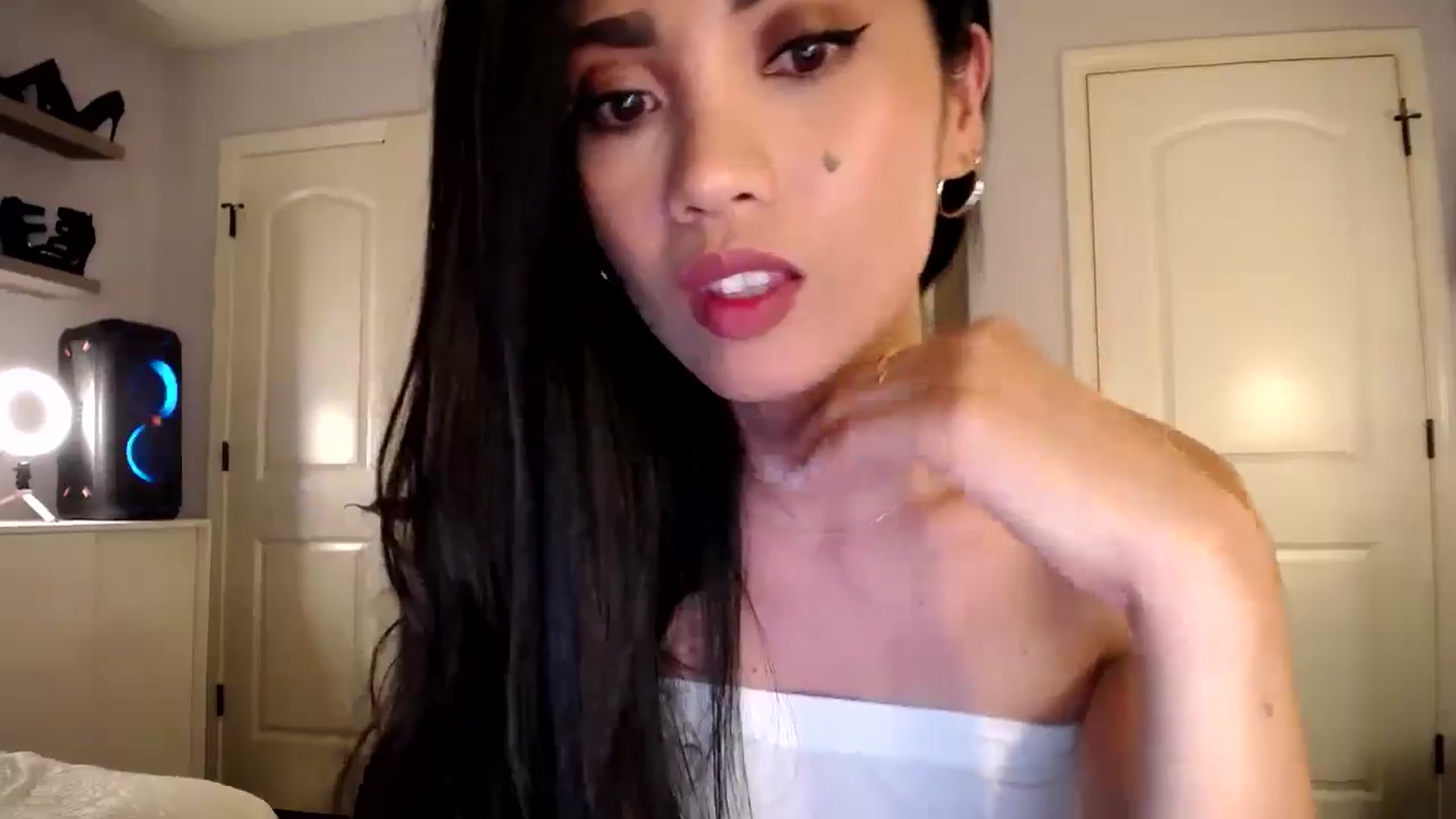 Gallery image thumbnail from AsianLuv_4U's myfreecams stream on, 07/14/2024, 01:26 image 13 of 20