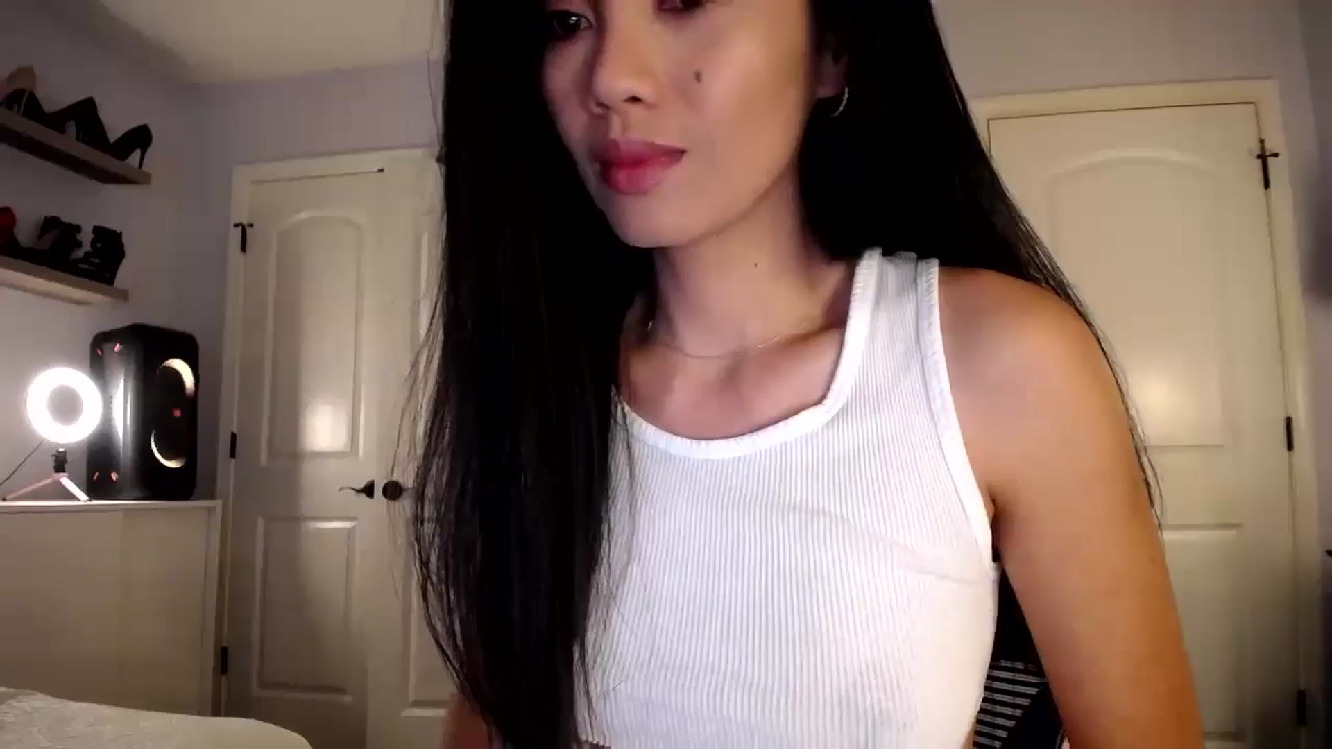 Gallery image thumbnail from AsianLuv_4U's myfreecams stream on, 07/25/2024, 14:19 image 14 of 20