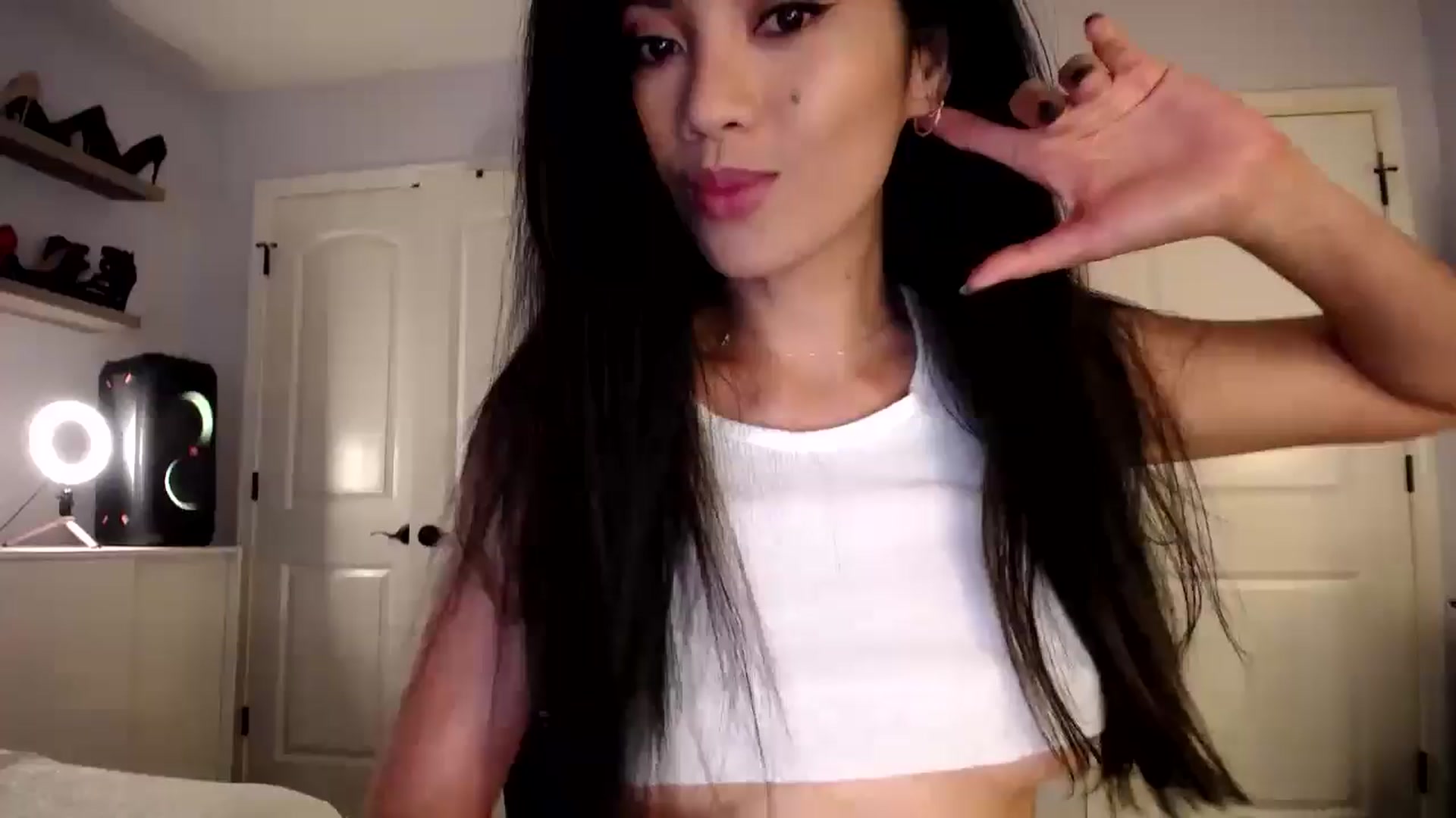 Gallery image thumbnail from AsianLuv_4U's myfreecams stream on, 07/25/2024, 14:19 image 7 of 20