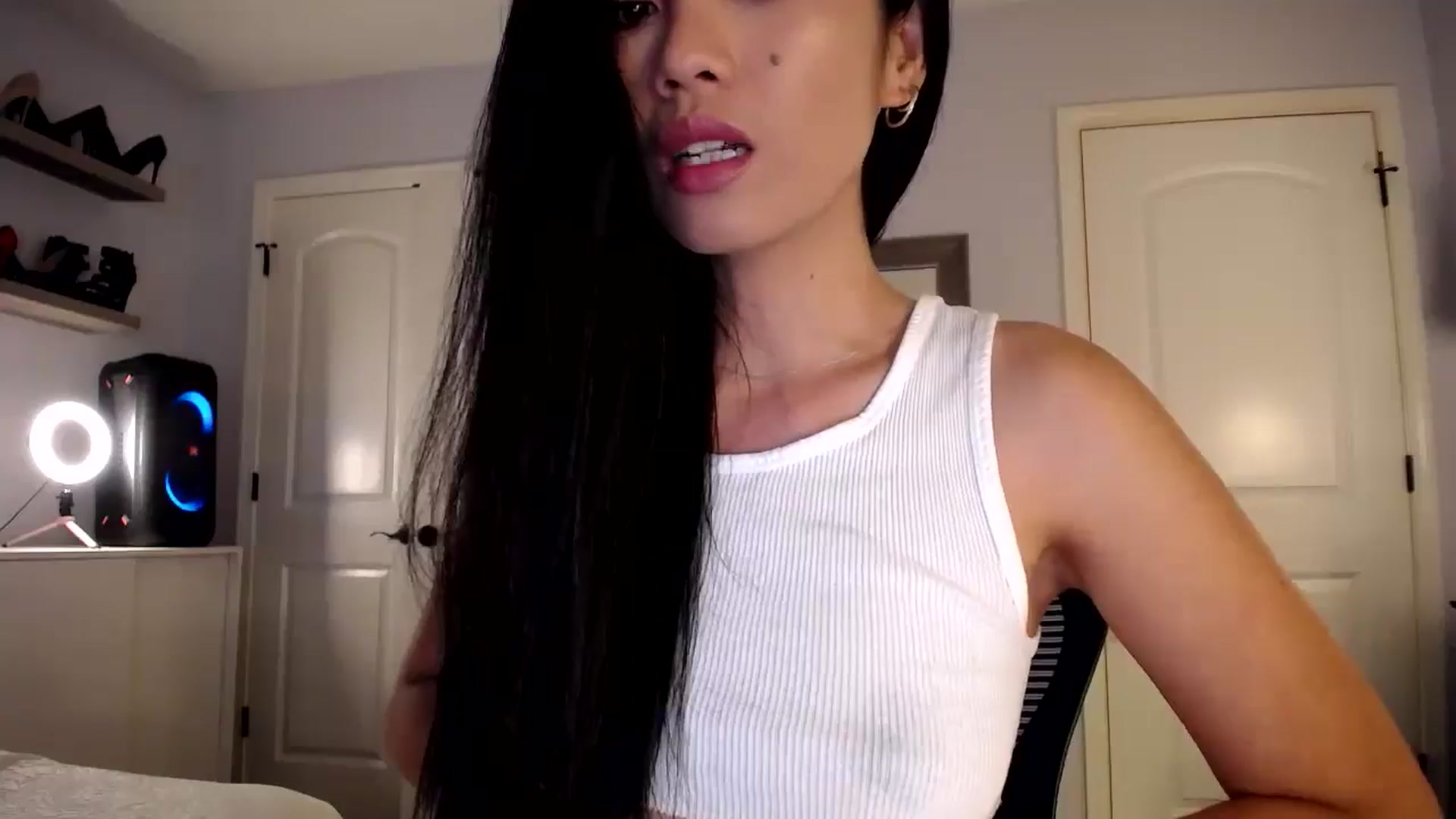 Gallery image thumbnail from AsianLuv_4U's myfreecams stream on, 07/25/2024, 14:19 image 11 of 20