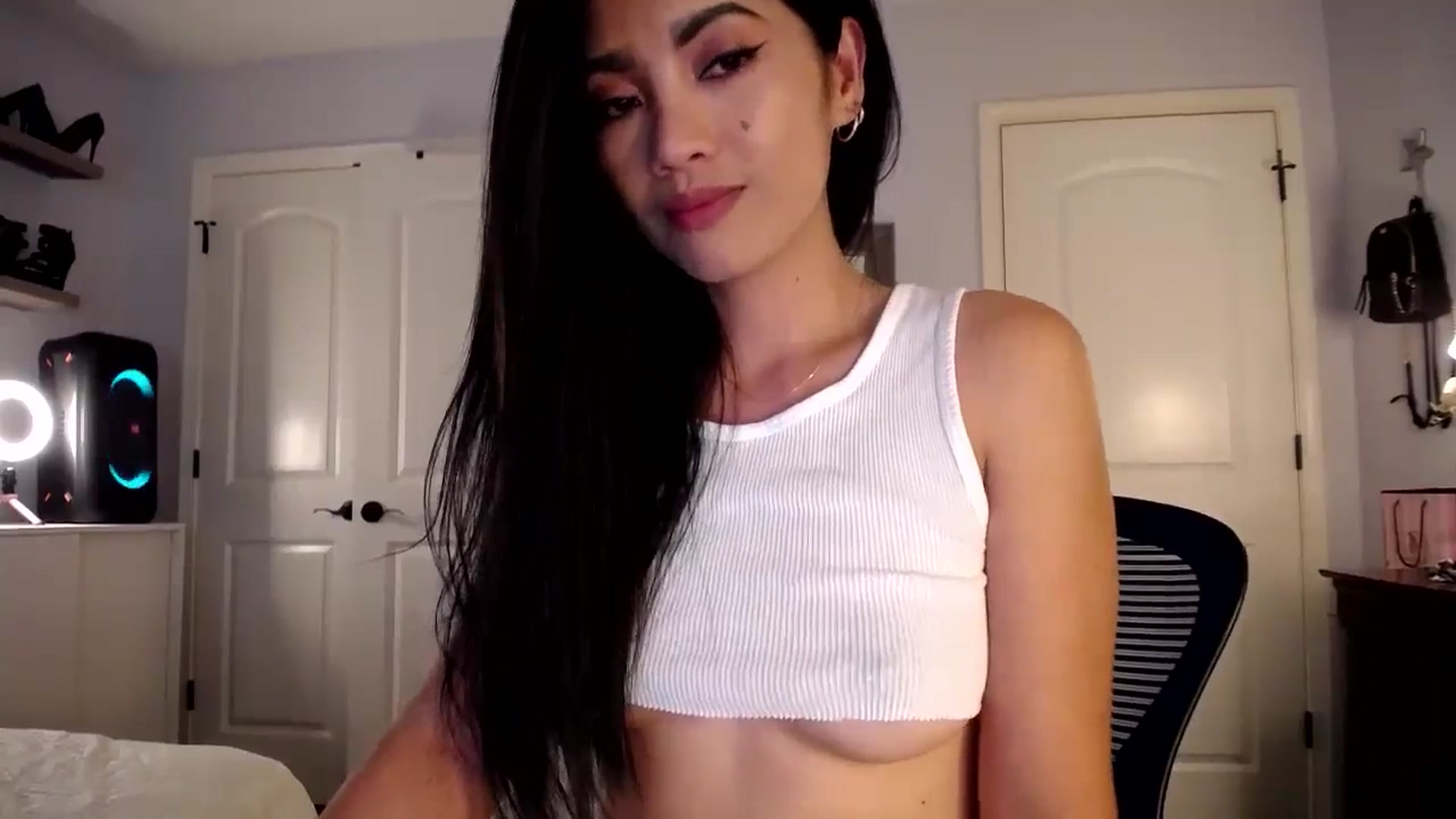Gallery image thumbnail from AsianLuv_4U's myfreecams stream on, 07/25/2024, 17:10 image 8 of 20