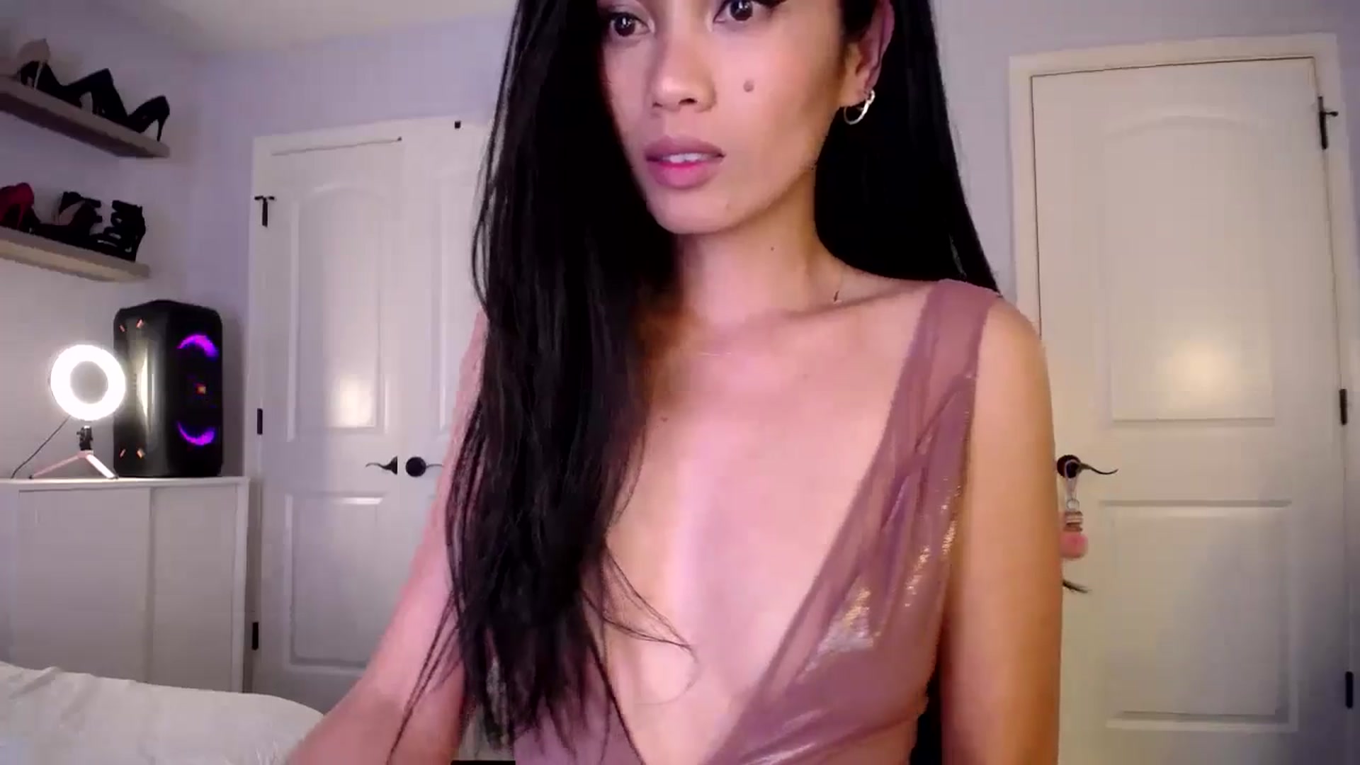Gallery image thumbnail from AsianLuv_4U's myfreecams stream on, 08/01/2024, 20:49 image 14 of 20
