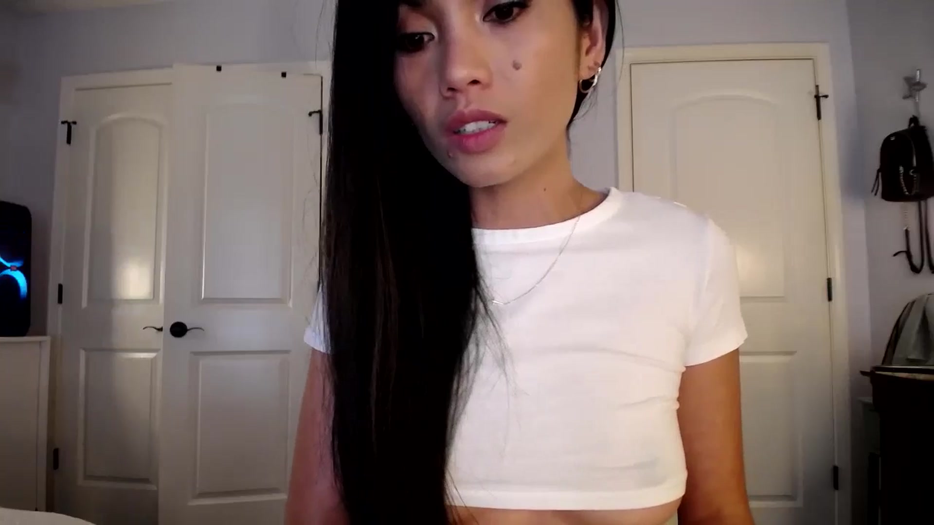 Gallery image thumbnail from AsianLuv_4U's myfreecams stream on, 08/02/2024, 16:41 image 16 of 20