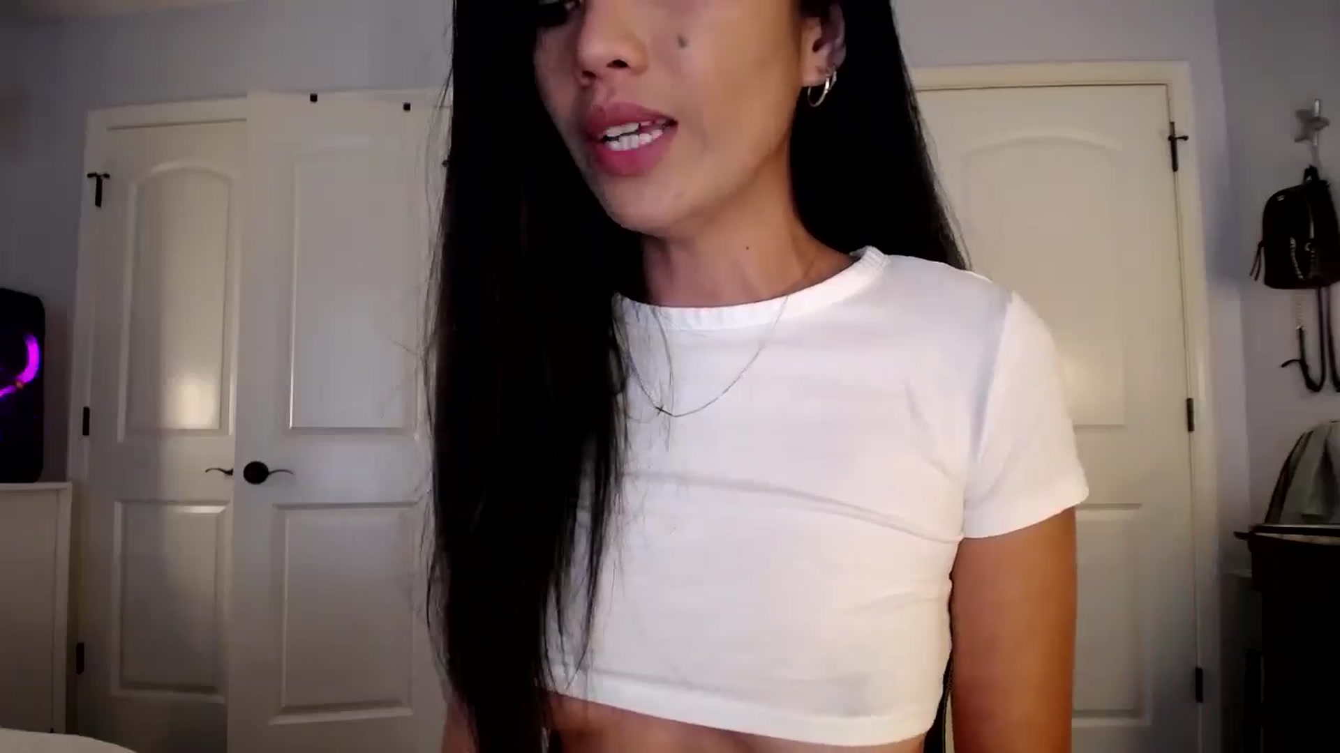Gallery image thumbnail from AsianLuv_4U's myfreecams stream on, 08/02/2024, 16:41 image 18 of 20