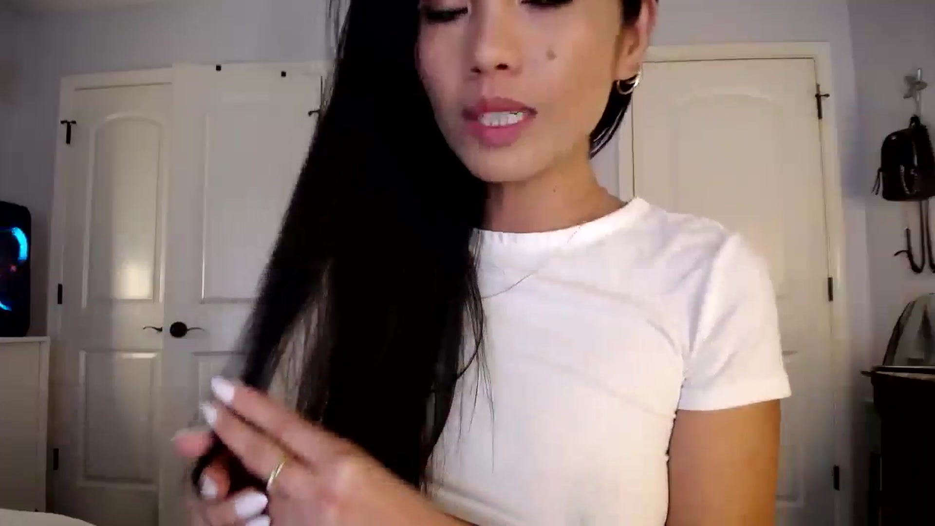Gallery image thumbnail from AsianLuv_4U's myfreecams stream on, 08/02/2024, 16:41 image 19 of 20