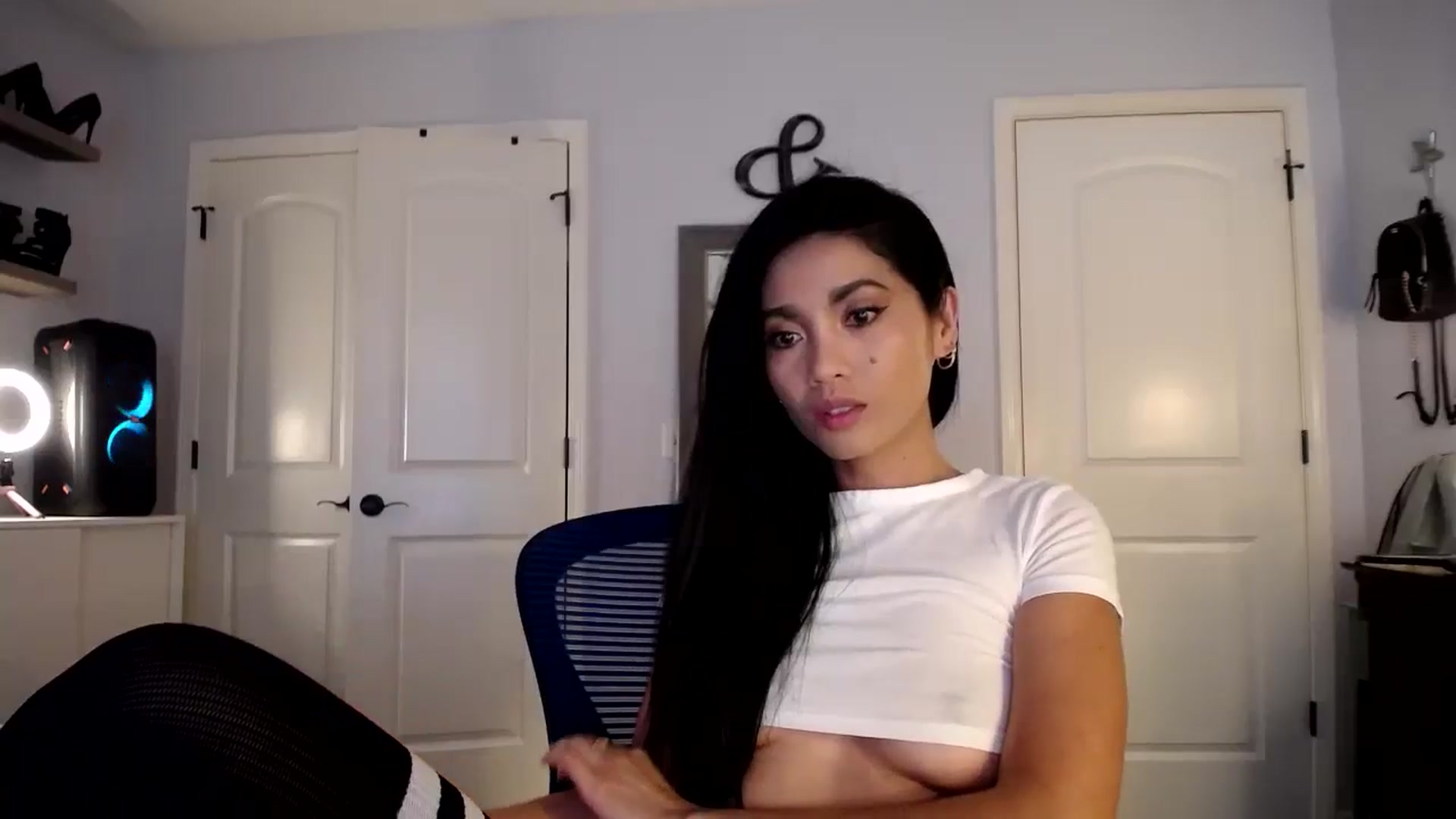 Gallery image thumbnail from AsianLuv_4U's myfreecams stream on, 08/02/2024, 17:52 image 16 of 20